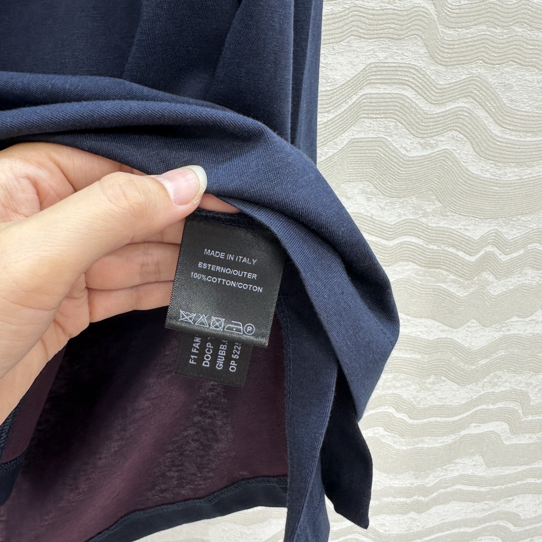 独家首发！原单品质❤️lP🆕老钱风穿搭！25春夏新品极简Polo领落肩袖T恤，必入长期主义单品。少年感气