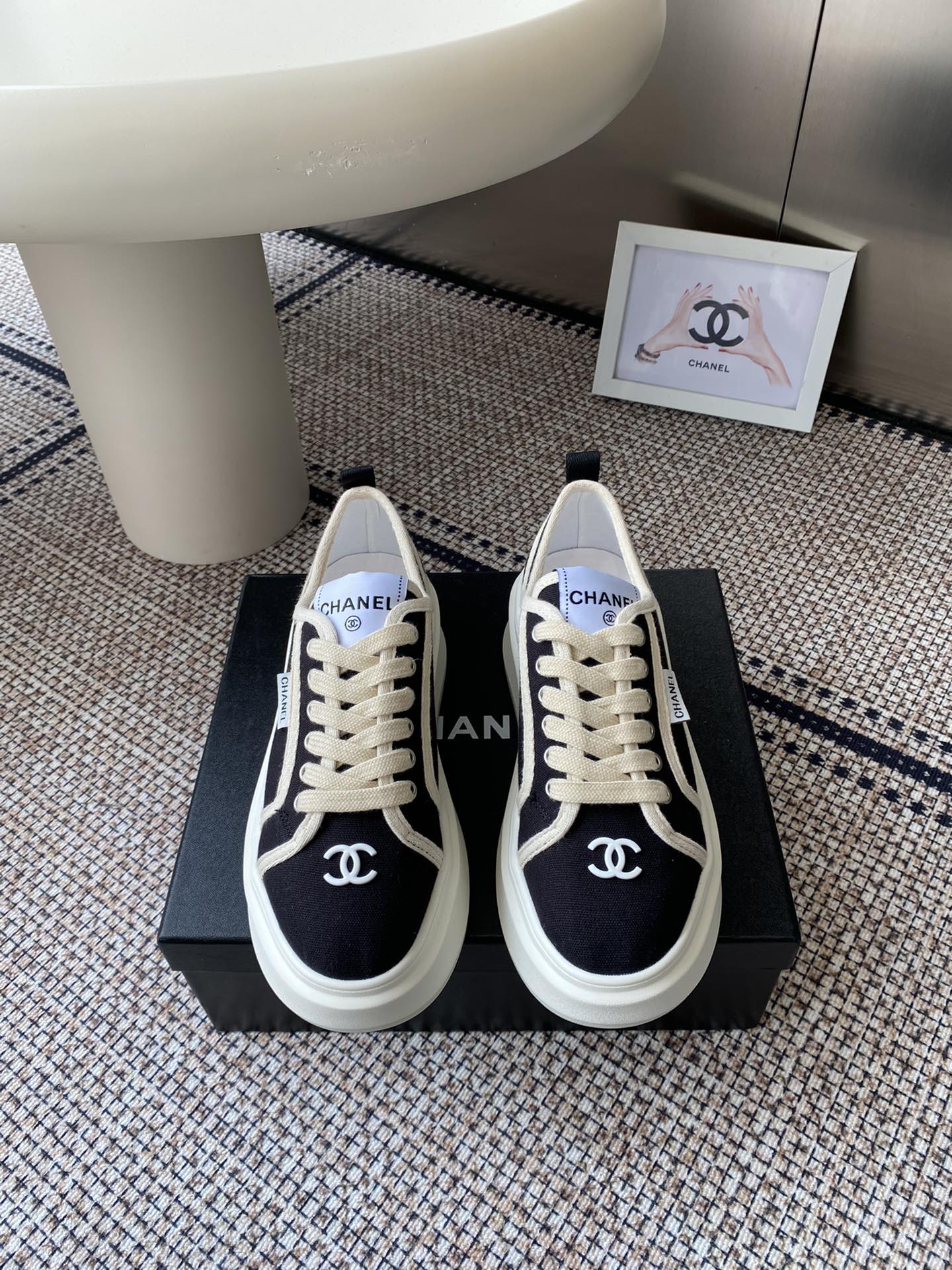 NO:512045,Chanel 25C new sports and casual shoes, versatile white shoes, style matching will not go wrong, contrasting colors and matching are full of vitality, side imprint logo, very delicate on the feet, original custom upper material, original outsole Size: 35-40 (40 custom made, no return or replacement), casual shoes/sports, chanel, sneakers19860909Chanel 25C新款运动休闲鞋 百搭小白鞋 款式搭配不会出错撞色搭配活力满满啊 侧面压印logo 上脚很秀气 鞋面原版定制材料 原版大底 Size:35-40（40订做不退不换）,休闲鞋/运动鞋,chanel,sneakers,Women's Shoes