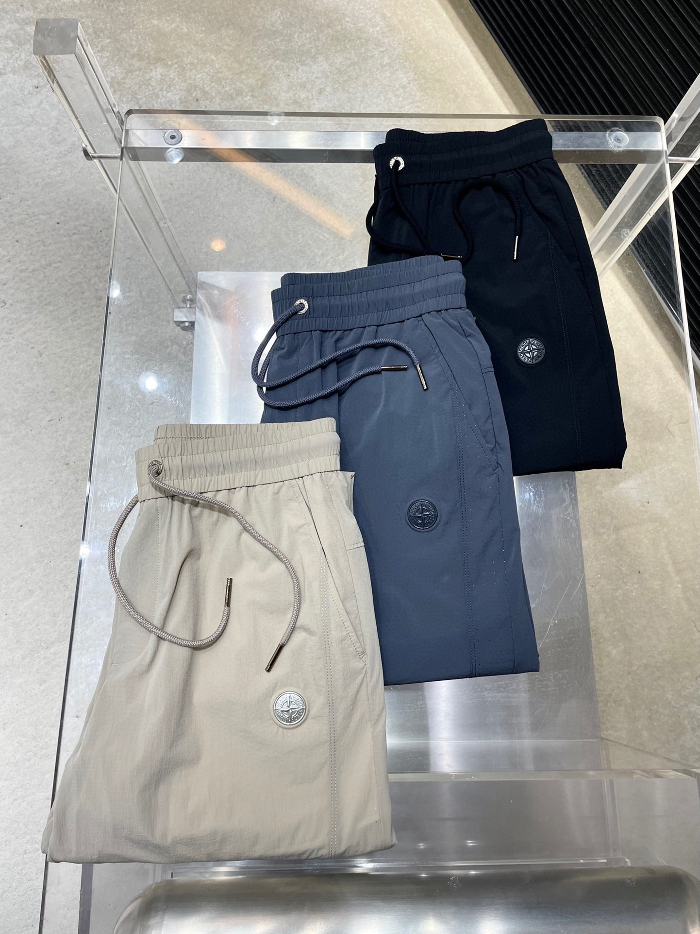 Spring 2025 Stone Island Leisure Pants: Customizable Curry Fabric, High-End Comfort - 图片 9