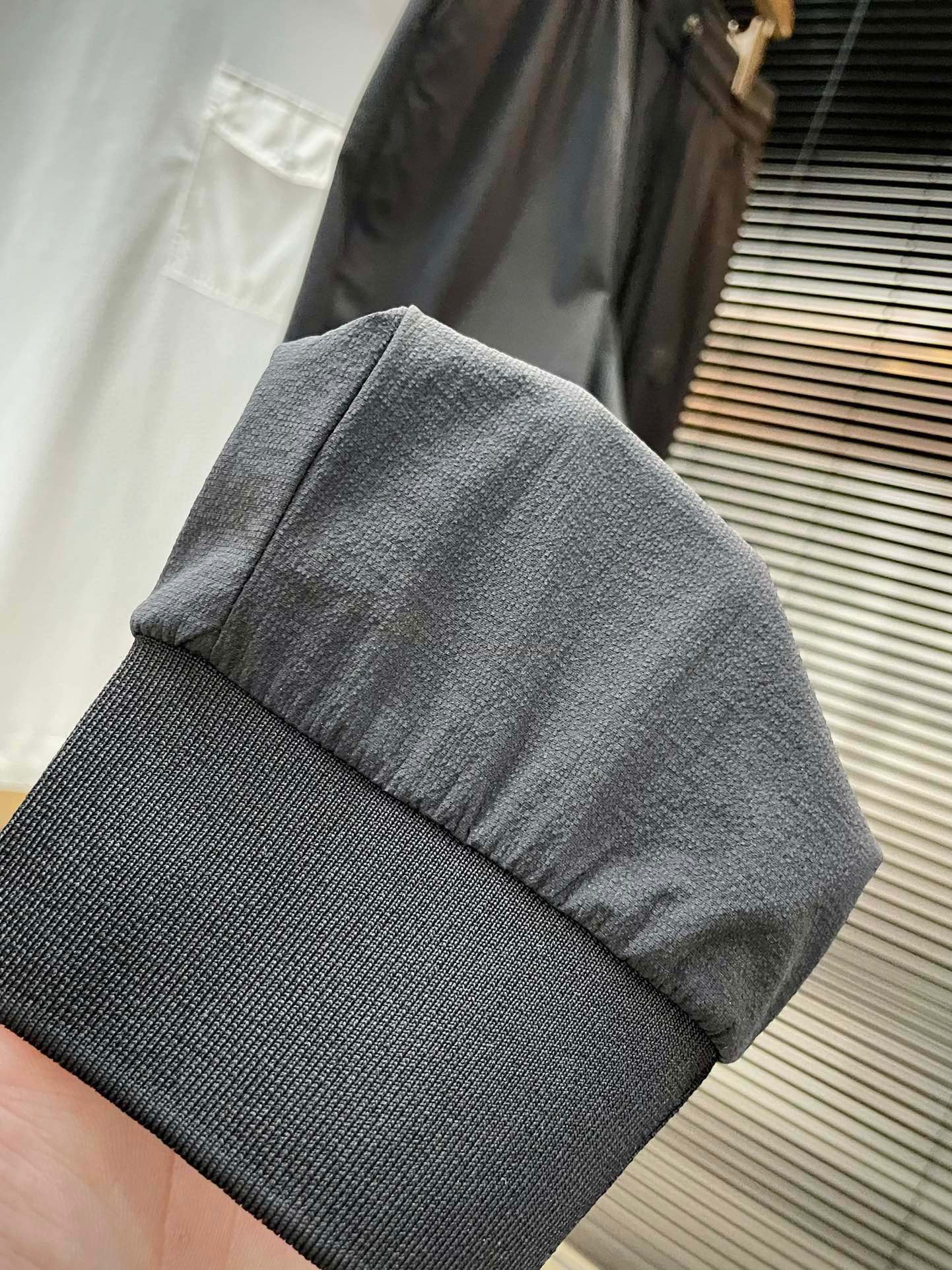 Spring 2025 Stone Island Leisure Pants: Customizable Curry Fabric, High-End Comfort - 图片 5