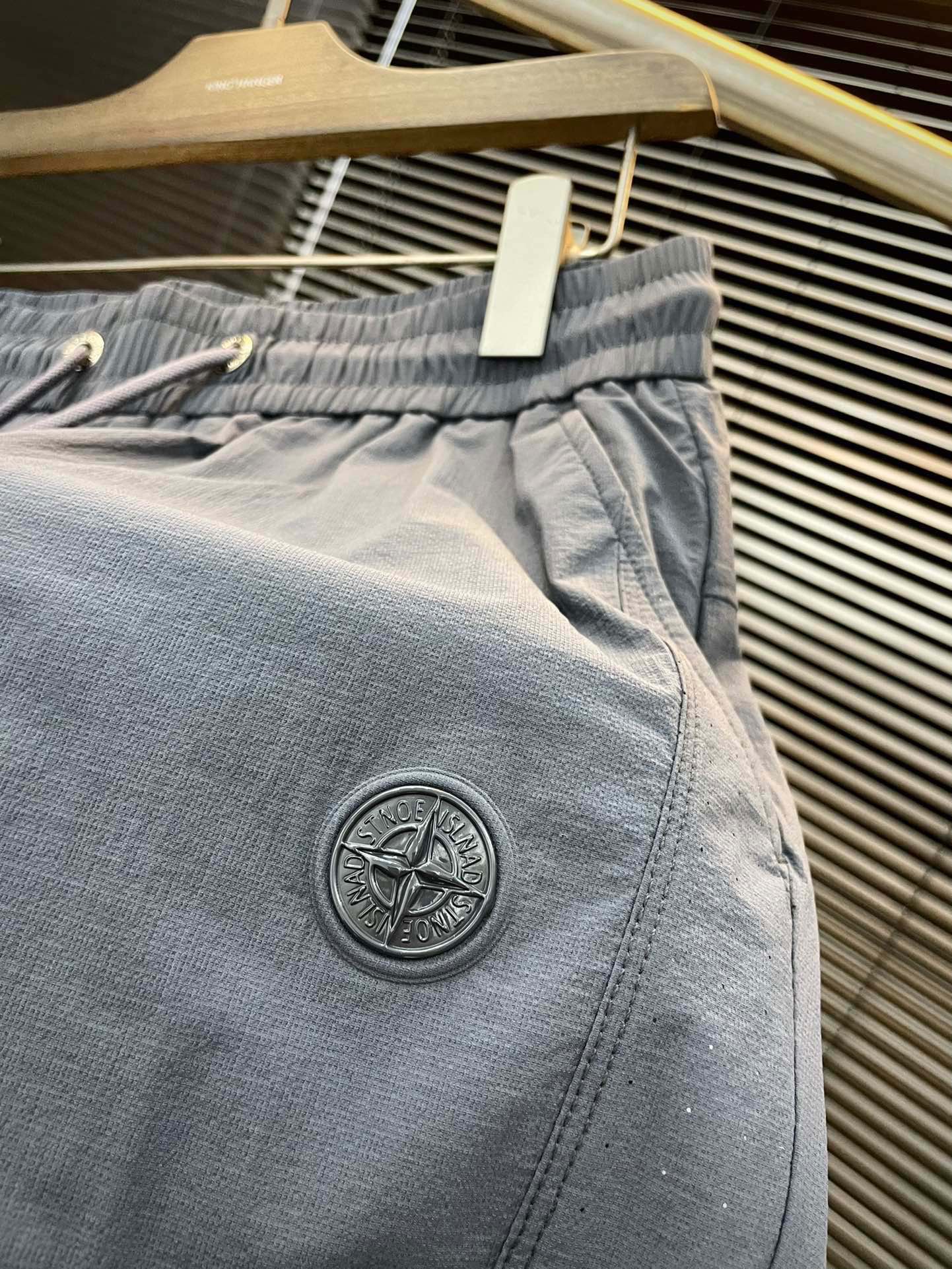 Stone Island Spring 2025 Leisure Pants: Comfortable Customized Style for Casual Wear - 图片 3