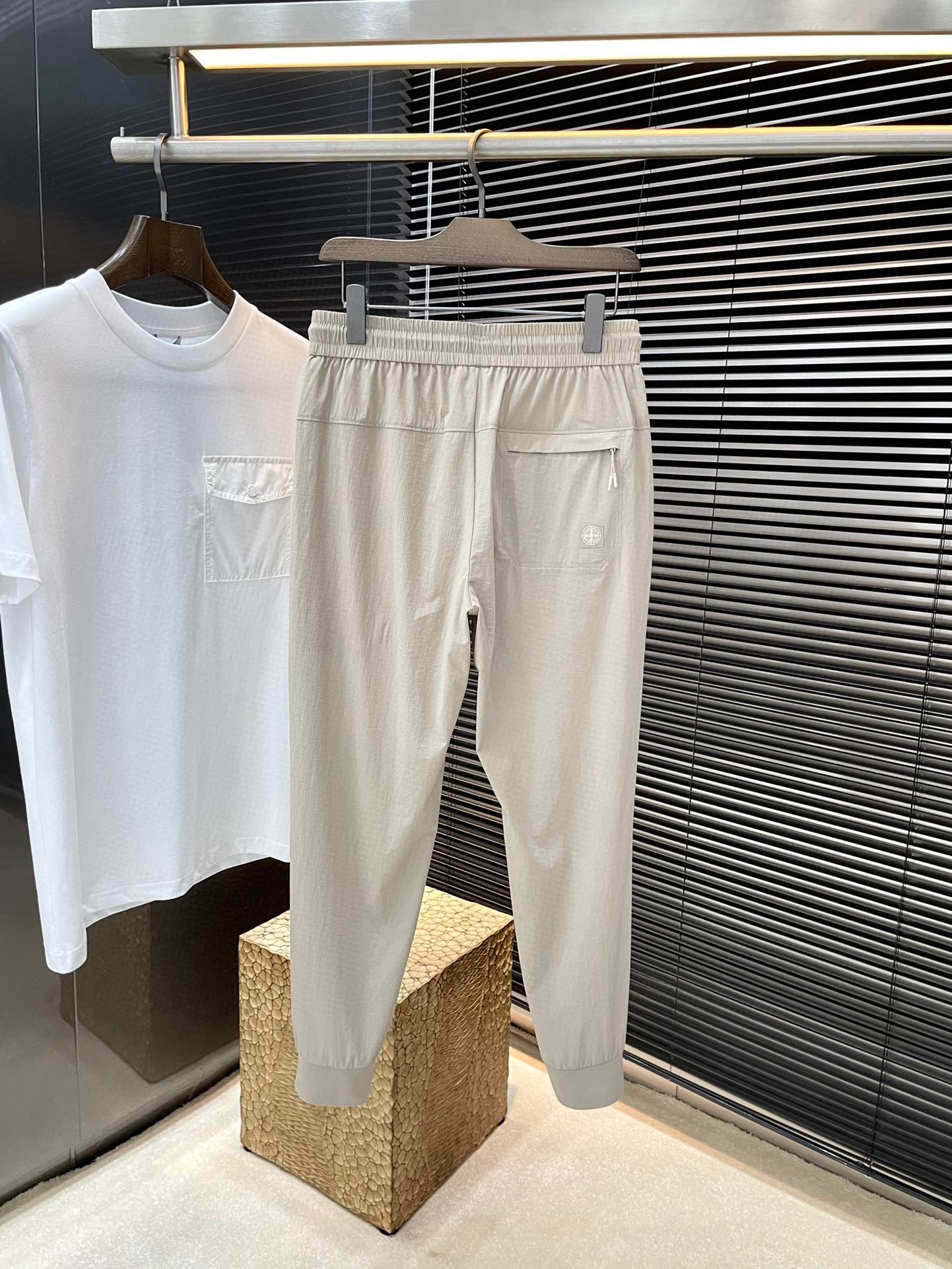 Spring 2025 Stone Island Leisure Pants: Comfortable and Stylish Curry Fabric Design - 图片 8