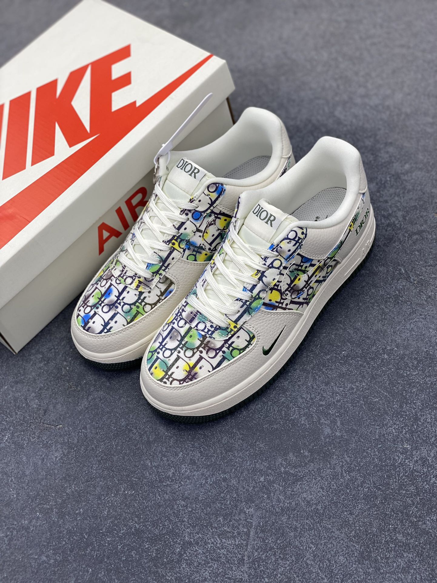 图片[8]-NIke Air Force 1 \’07 Low “迪奥联名——米绿插花”空军一号 低帮 运动鞋 休闲鞋 折边针车 工艺难度大 原楦头原纸板 原装鞋盒 定制五金配件 内置全掌气垫 原厂鞋底 货号：DF0188-065 尺码：36 36.5 37.5 38 38.5 39 40 40.5 41 42 42.5 43 44 44.5 45-选品中心