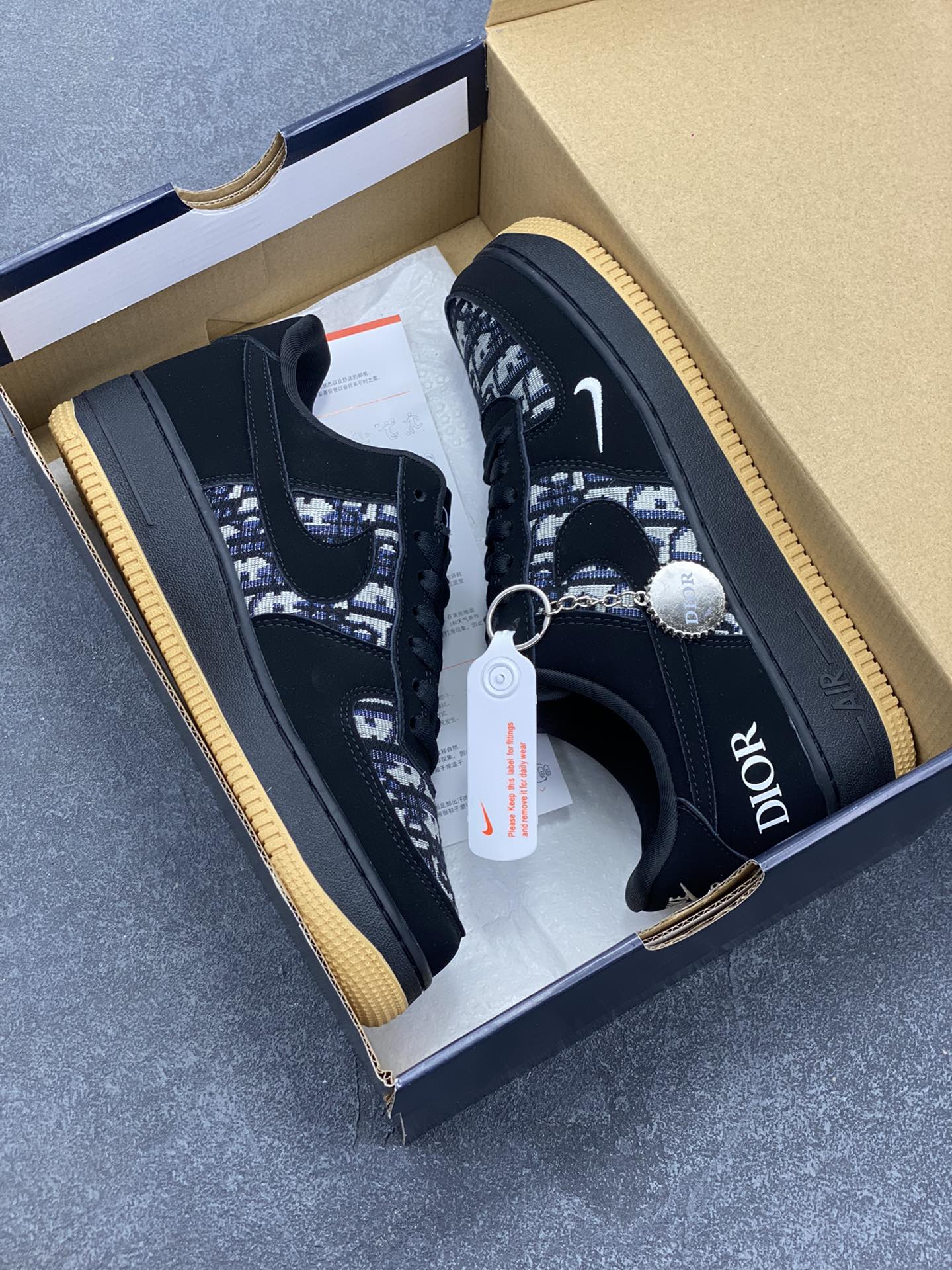 图片[9]-Nike Air Force 1 Low 空军一号低帮百搭休闲运动板鞋。柔软、弹性十足的缓震性能和出色的中底设计，横跨复古与现代的外型结合，造就出风靡全球三十多年的Force 1，直到今天还深受青睐。 货号：KK1988-058 尺码：36 36.5 37.5 38 38.5 39 40 40.5 41 42 42.5 43 44 44.5 45-选品中心