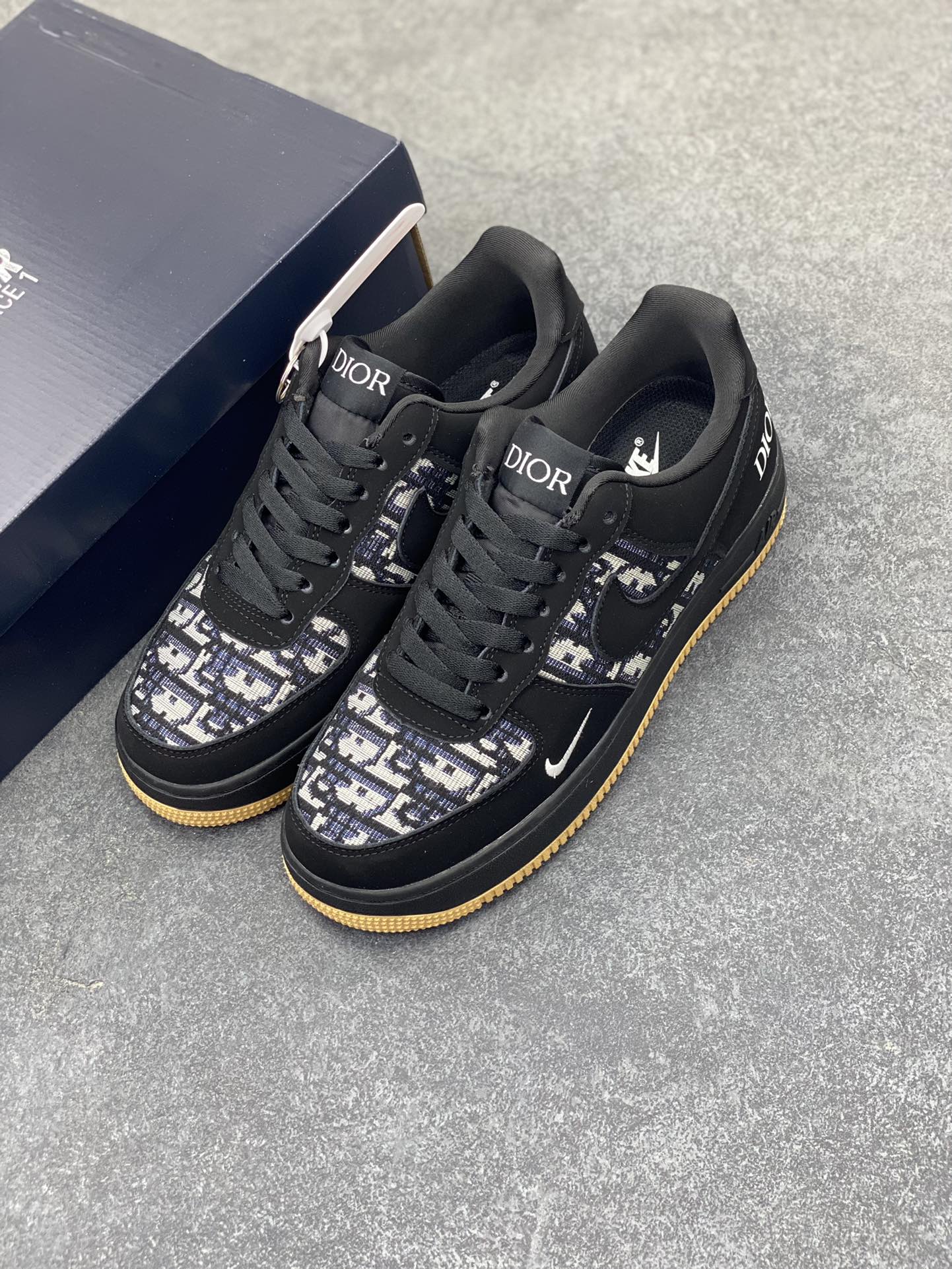 图片[8]-Nike Air Force 1 Low 空军一号低帮百搭休闲运动板鞋。柔软、弹性十足的缓震性能和出色的中底设计，横跨复古与现代的外型结合，造就出风靡全球三十多年的Force 1，直到今天还深受青睐。 货号：KK1988-058 尺码：36 36.5 37.5 38 38.5 39 40 40.5 41 42 42.5 43 44 44.5 45-选品中心