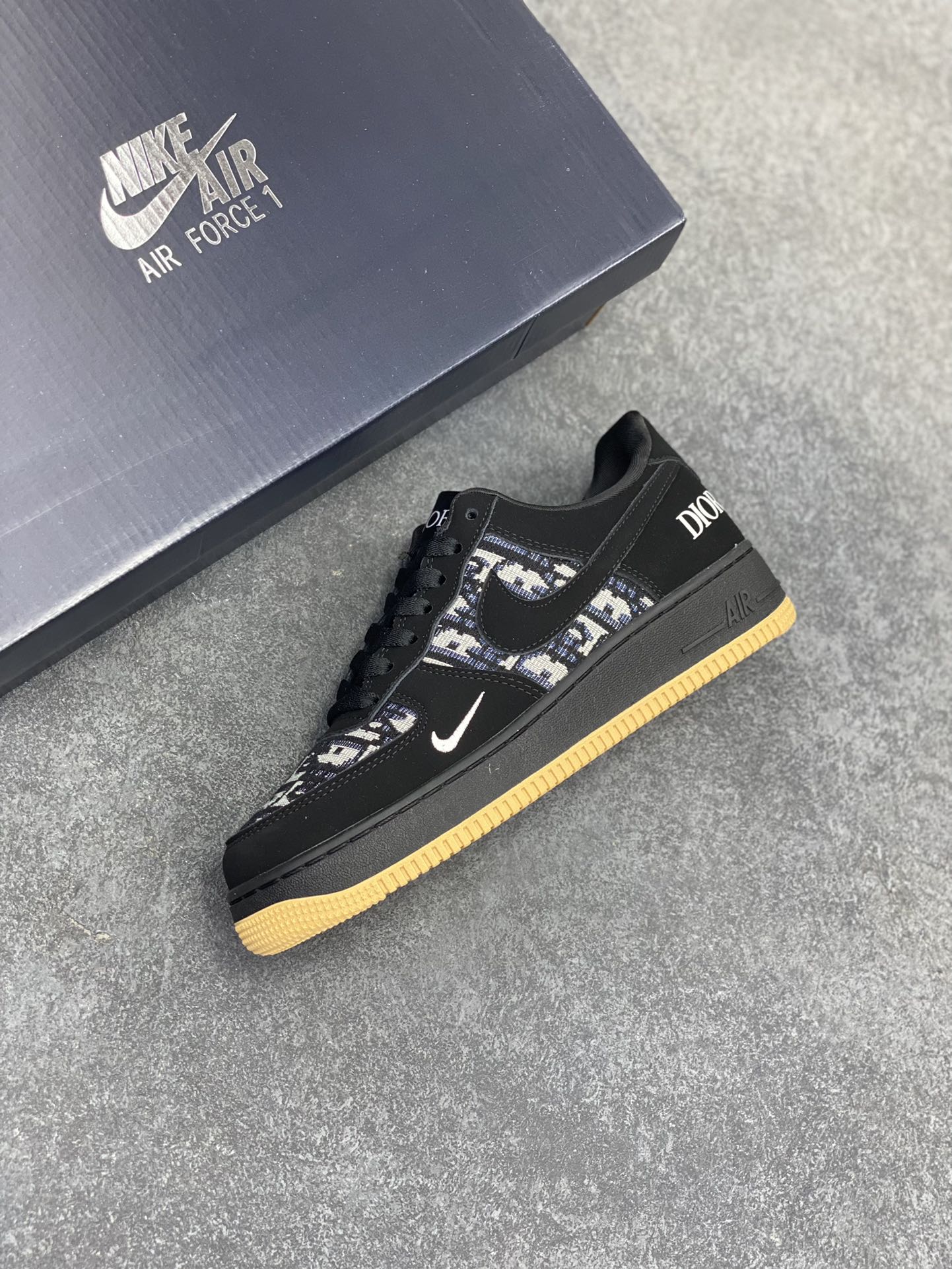图片[7]-Nike Air Force 1 Low 空军一号低帮百搭休闲运动板鞋。柔软、弹性十足的缓震性能和出色的中底设计，横跨复古与现代的外型结合，造就出风靡全球三十多年的Force 1，直到今天还深受青睐。 货号：KK1988-058 尺码：36 36.5 37.5 38 38.5 39 40 40.5 41 42 42.5 43 44 44.5 45-选品中心