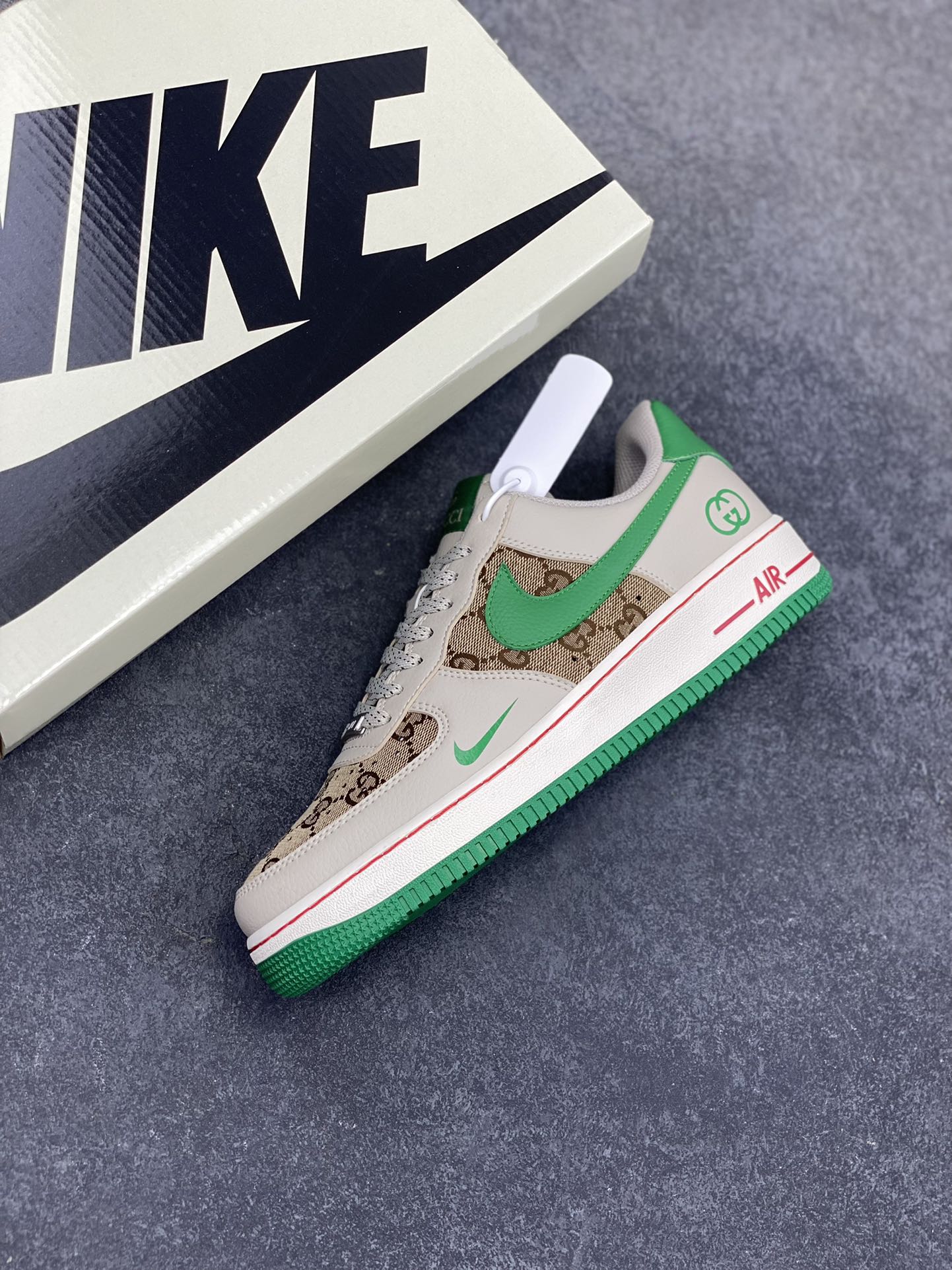图片[7]-NIke Air Force 1 \’07 Low “古驰联名”空军一号 低帮 运动鞋 休闲鞋 折边针车 工艺难度大 原楦头原纸板 原装鞋盒 定制五金配件 内置全掌气垫 原厂鞋底 货号：LW9279-003 尺码：36 36.5 37.5 38 38.5 39 40 40.5 41 42 42.5 43 44 44.5 45-选品中心