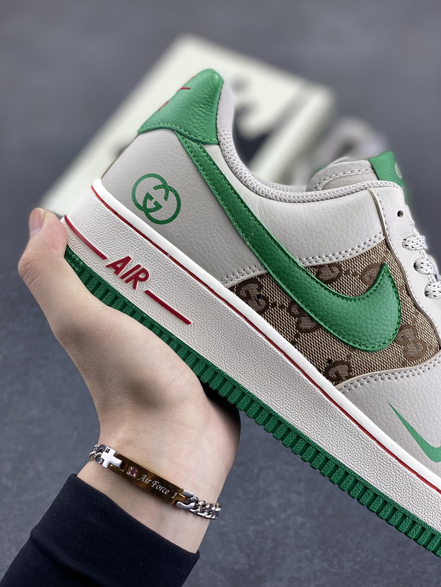 图片[6]-NIke Air Force 1 \’07 Low “古驰联名”空军一号 低帮 运动鞋 休闲鞋 折边针车 工艺难度大 原楦头原纸板 原装鞋盒 定制五金配件 内置全掌气垫 原厂鞋底 货号：LW9279-003 尺码：36 36.5 37.5 38 38.5 39 40 40.5 41 42 42.5 43 44 44.5 45-选品中心