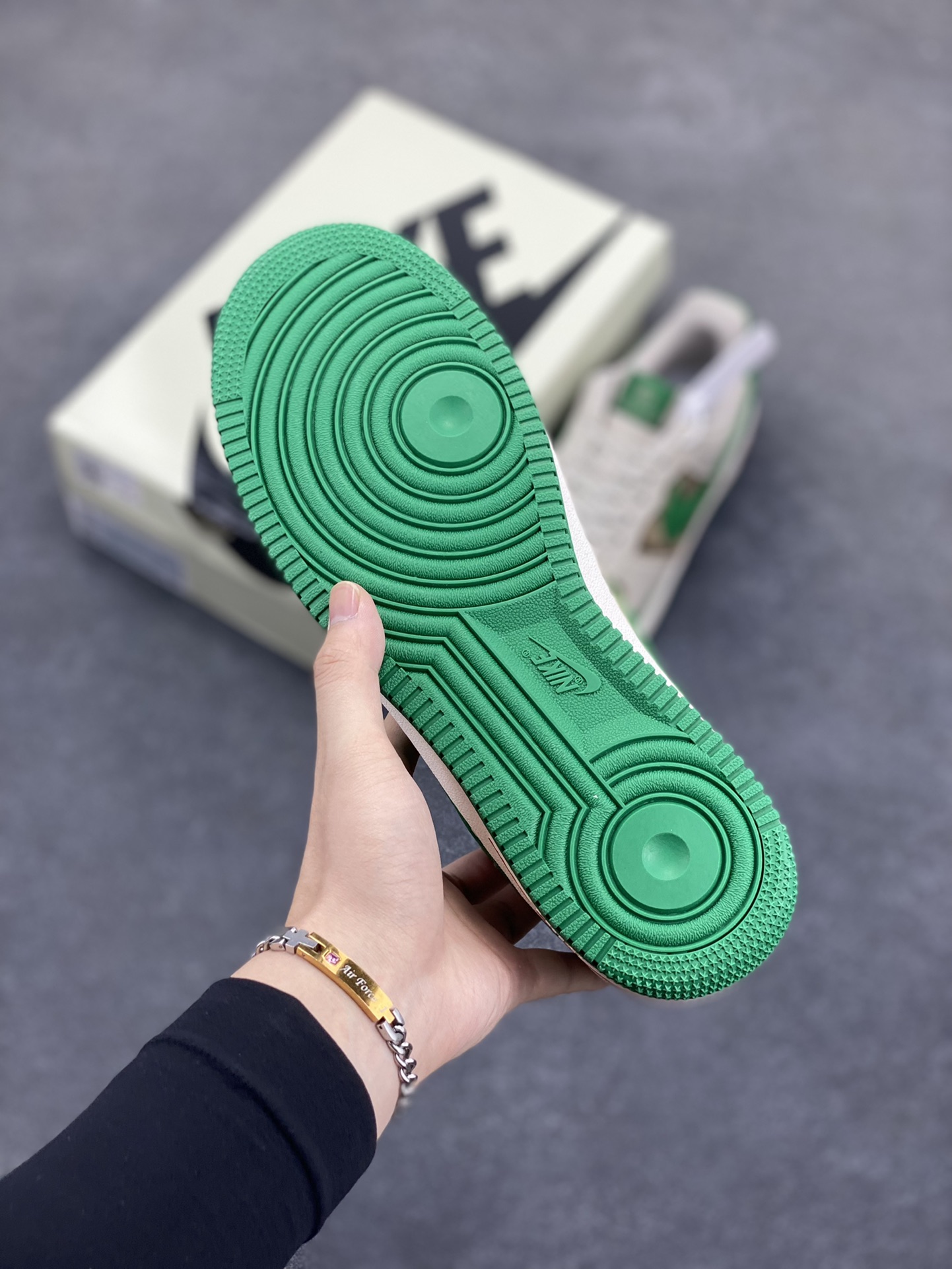 图片[5]-NIke Air Force 1 \’07 Low “古驰联名”空军一号 低帮 运动鞋 休闲鞋 折边针车 工艺难度大 原楦头原纸板 原装鞋盒 定制五金配件 内置全掌气垫 原厂鞋底 货号：LW9279-003 尺码：36 36.5 37.5 38 38.5 39 40 40.5 41 42 42.5 43 44 44.5 45-选品中心