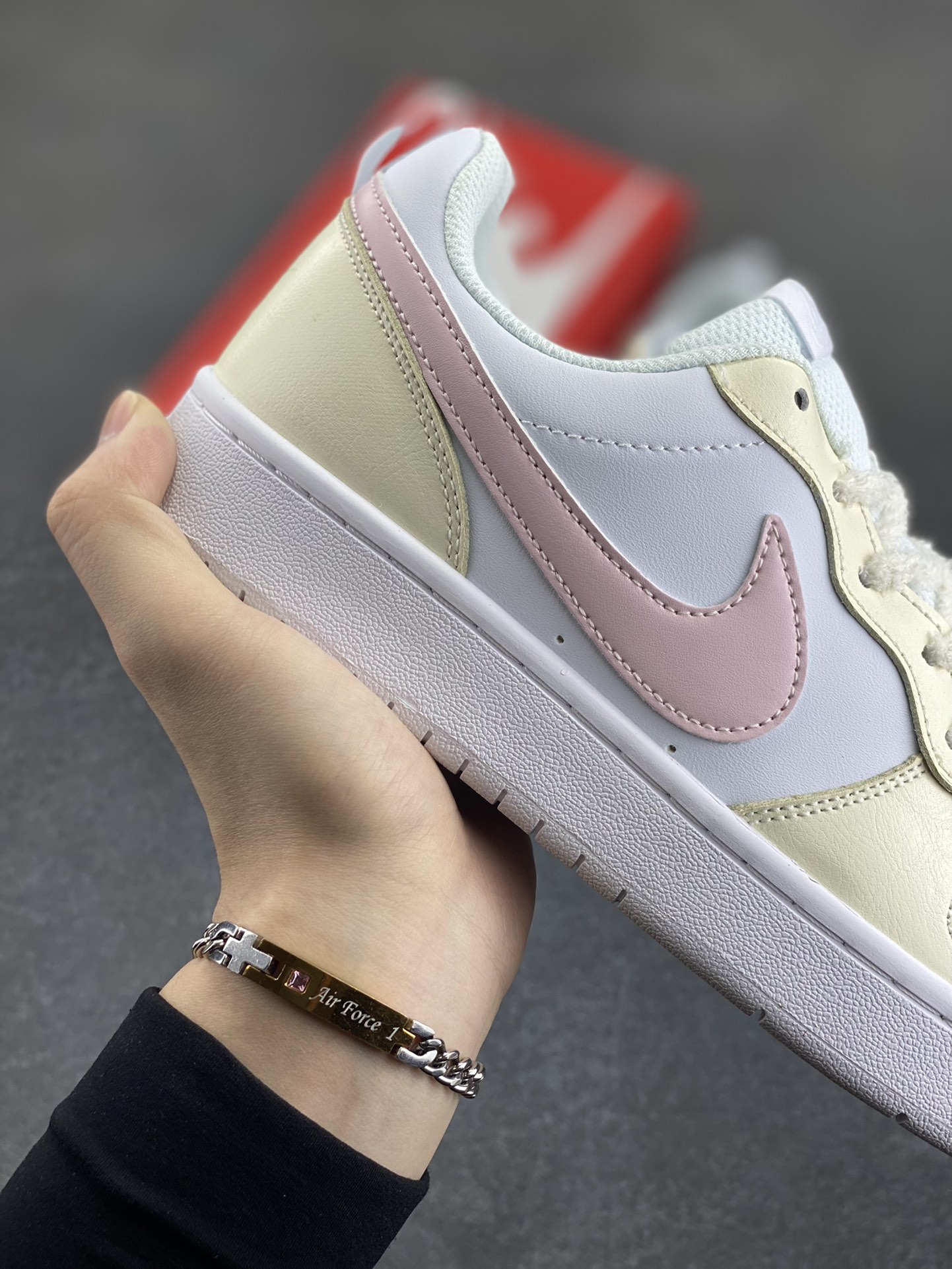 图片[6]-福利特价 Nike Court Borough Low 低帮百搭透气休闲运动板鞋男女鞋 经典耐用的设计，兼顾舒适脚感和出众风范，演绎匠心之作。结构性的支撑贴合感结合复古篮球设计，塑就场外全明星风范。 货号：BQ5448-100 尺码：36 36.5 37.5 38 38.5 39 40 40.5 41 42 42.5 43 44 45-选品中心