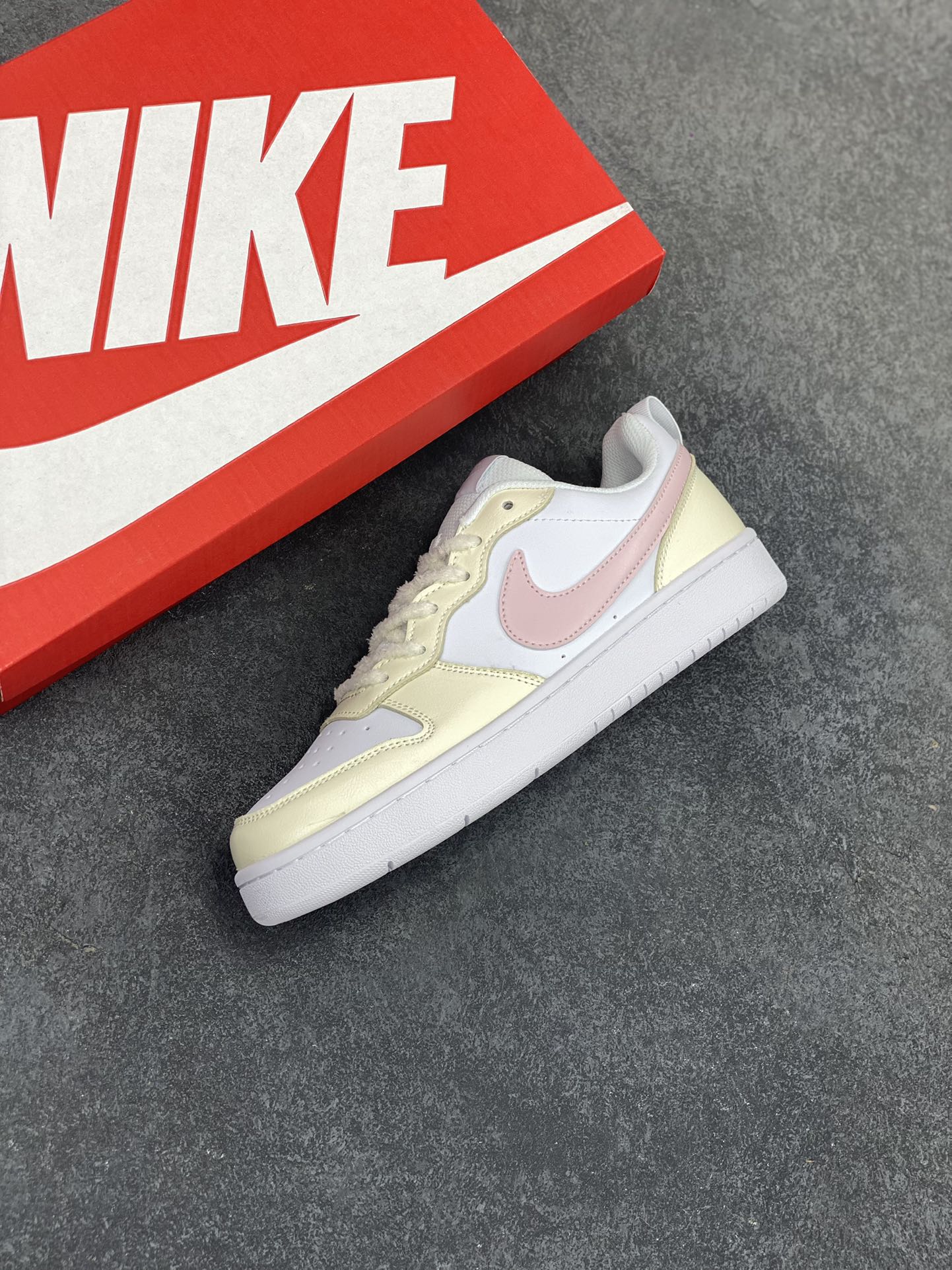 图片[7]-福利特价 Nike Court Borough Low 低帮百搭透气休闲运动板鞋男女鞋 经典耐用的设计，兼顾舒适脚感和出众风范，演绎匠心之作。结构性的支撑贴合感结合复古篮球设计，塑就场外全明星风范。 货号：BQ5448-100 尺码：36 36.5 37.5 38 38.5 39 40 40.5 41 42 42.5 43 44 45-选品中心