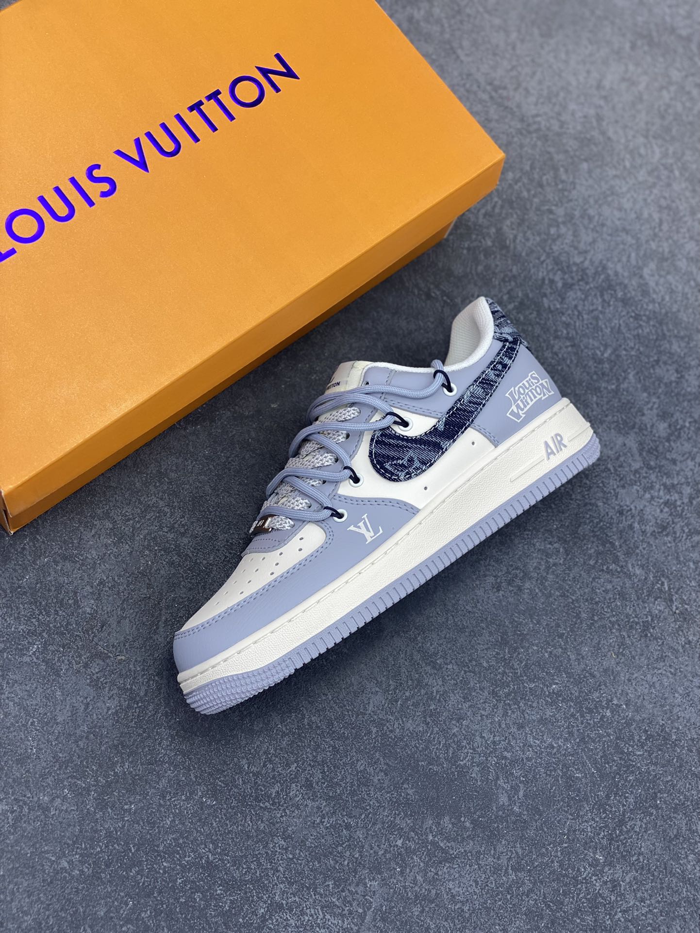 图片[7]-NIke Air Force 1 \’07 Low “LV联名——灰蓝帆布抽绳”空军一号 低帮 运动鞋 休闲鞋 折边针车 工艺难度大 原楦头原纸板 原装鞋盒 定制五金配件 内置全掌气垫 原厂鞋底 货号：DM6868-099 尺码：36 36.5 37.5 38 38.5 39 40 40.5 41 42 42.5 43 44 44.5 45-选品中心