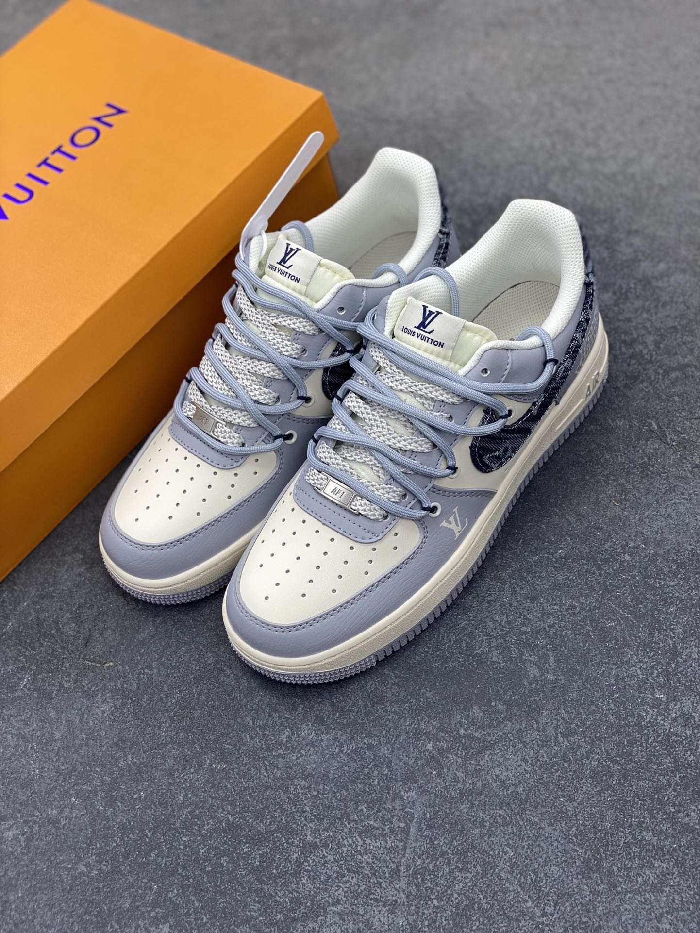 图片[8]-NIke Air Force 1 \’07 Low “LV联名——灰蓝帆布抽绳”空军一号 低帮 运动鞋 休闲鞋 折边针车 工艺难度大 原楦头原纸板 原装鞋盒 定制五金配件 内置全掌气垫 原厂鞋底 货号：DM6868-099 尺码：36 36.5 37.5 38 38.5 39 40 40.5 41 42 42.5 43 44 44.5 45-选品中心