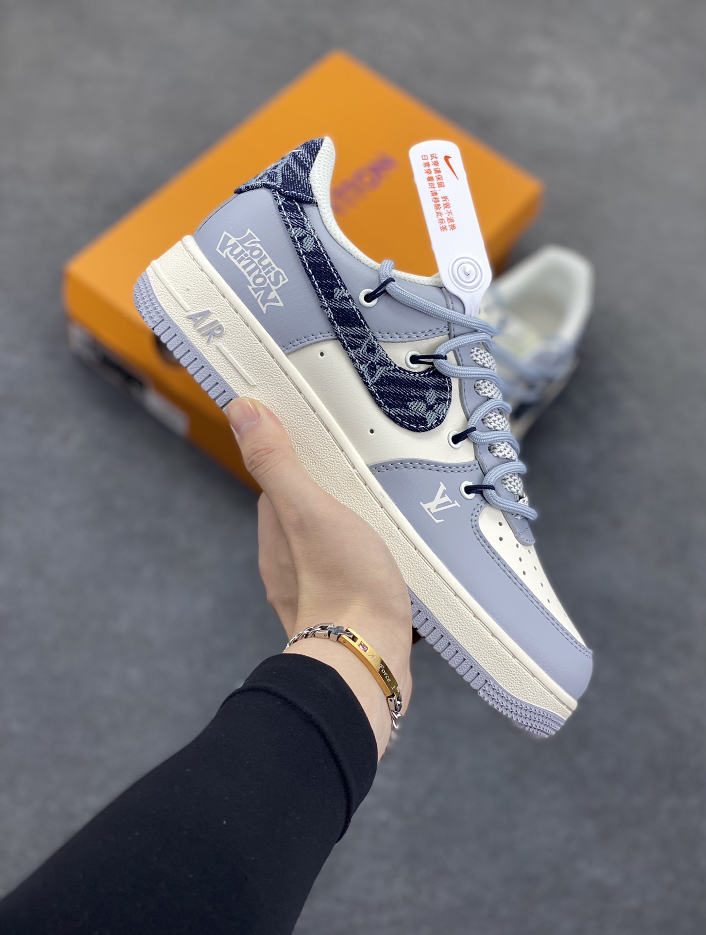 NIke Air Force 1 \’07 Low “LV联名——灰蓝帆布抽绳”空军一号 低帮 运动鞋 休闲鞋 折边针车 工艺难度大 原楦头原纸板 原装鞋盒 定制五金配件 内置全掌气垫 原厂鞋底 货号:DM6868-099 尺码:36 36.5 37.5 38 38.5 39 40 40.5 41 42 42.5 43 44 44.5 45-选品中心