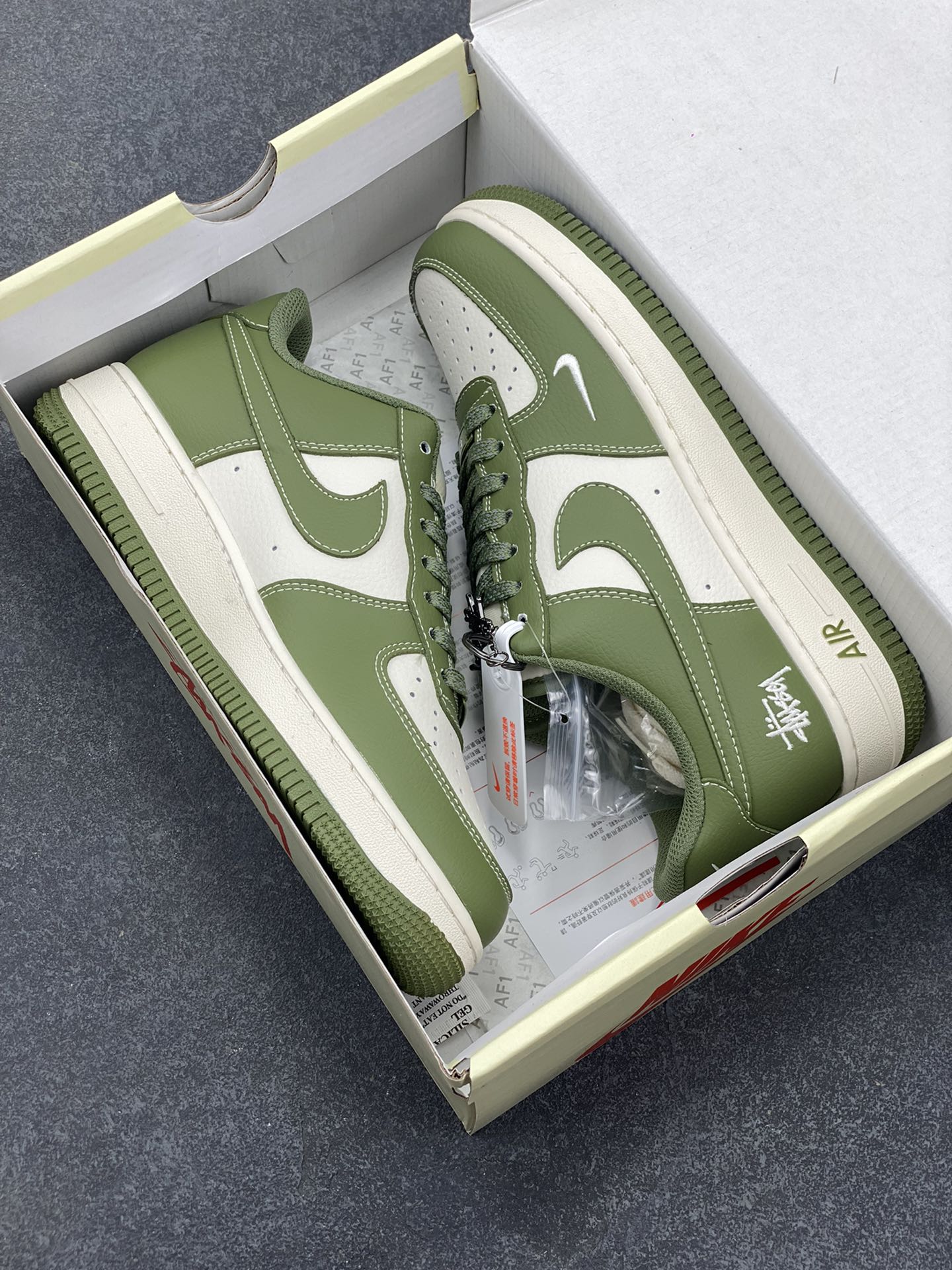 图片[9]-NIke Air Force 1 \’07 Low “斯图西联名–荷叶绿”空军一号 低帮 运动鞋 休闲鞋 折边针车 工艺难度大 原楦头原纸板 原装鞋盒 定制五金配件 内置全掌气垫 原厂鞋底 货号：BB5353-515 尺码：36 36.5 37.5 38 38.5 39 40 40.5 41 42 42.5 43 44 44.5 45-选品中心