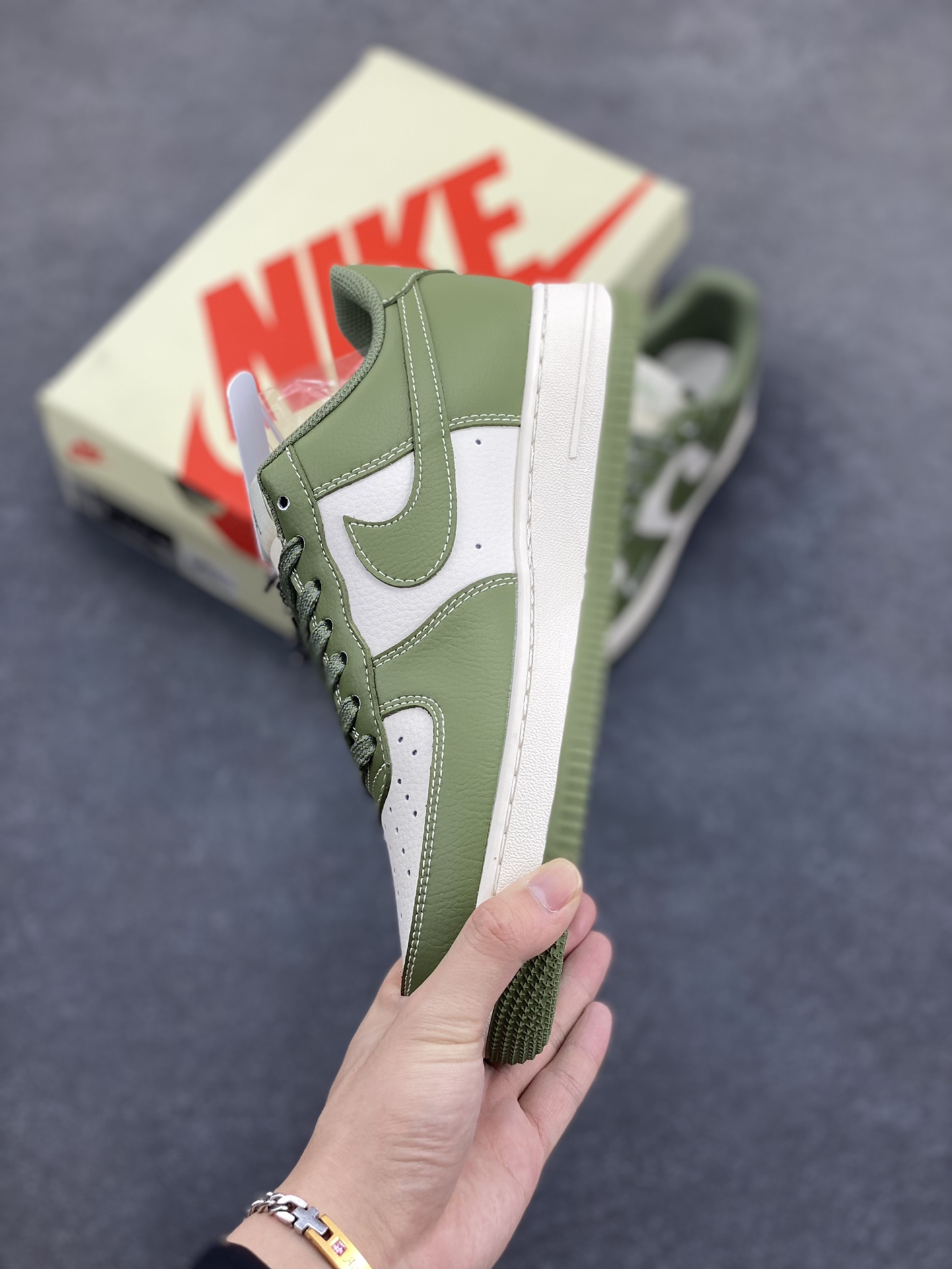 图片[3]-NIke Air Force 1 \’07 Low “斯图西联名–荷叶绿”空军一号 低帮 运动鞋 休闲鞋 折边针车 工艺难度大 原楦头原纸板 原装鞋盒 定制五金配件 内置全掌气垫 原厂鞋底 货号：BB5353-515 尺码：36 36.5 37.5 38 38.5 39 40 40.5 41 42 42.5 43 44 44.5 45-选品中心