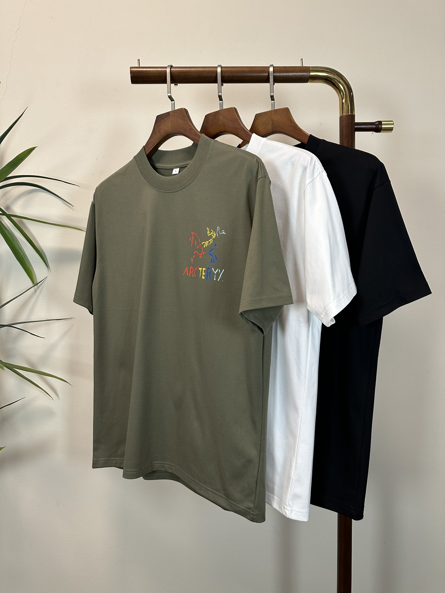 NO:468860,ARC Archaeopteryx New round neck short-sleeved T-shirt High-end version!  Customized fabrics for counters are breathable and comfortable, with impeccable details, and the brand element design concept reflects high quality. The feel is delicate and soft!  It is casually cut, with a great upper body style!  Code number M-4XL, arc'teryx, T-shirt,tees, t-shirt,alexander wang19860909ARC 始祖鸟 新款 圆领 短袖 T恤 高端版本！专柜定制面料 透气舒适度高,细节无可挑剔,品牌元素设计理念,体现高品质.手感细腻柔软！呈现休闲裁剪,上身版型超赞！ 码数M-4XL,arc'teryx,T-shirt,tees，t-shirt,alexander wang,Men's clothing