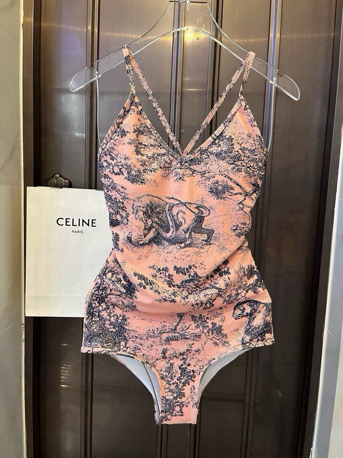 NO:373561,Dior official new one-piece swimsuit bikini, S M L XL swimsuit swim trunk bikini, swimsuit, swimming trunk, bikini, dior, dior, swimsuits, bikinis19860909Dior迪奥官方新款连体泳衣比基尼,S M L XL泳衣泳裤比基尼,泳衣，泳裤，比基尼,dior,dior,swimsuits,bikinis,accessory