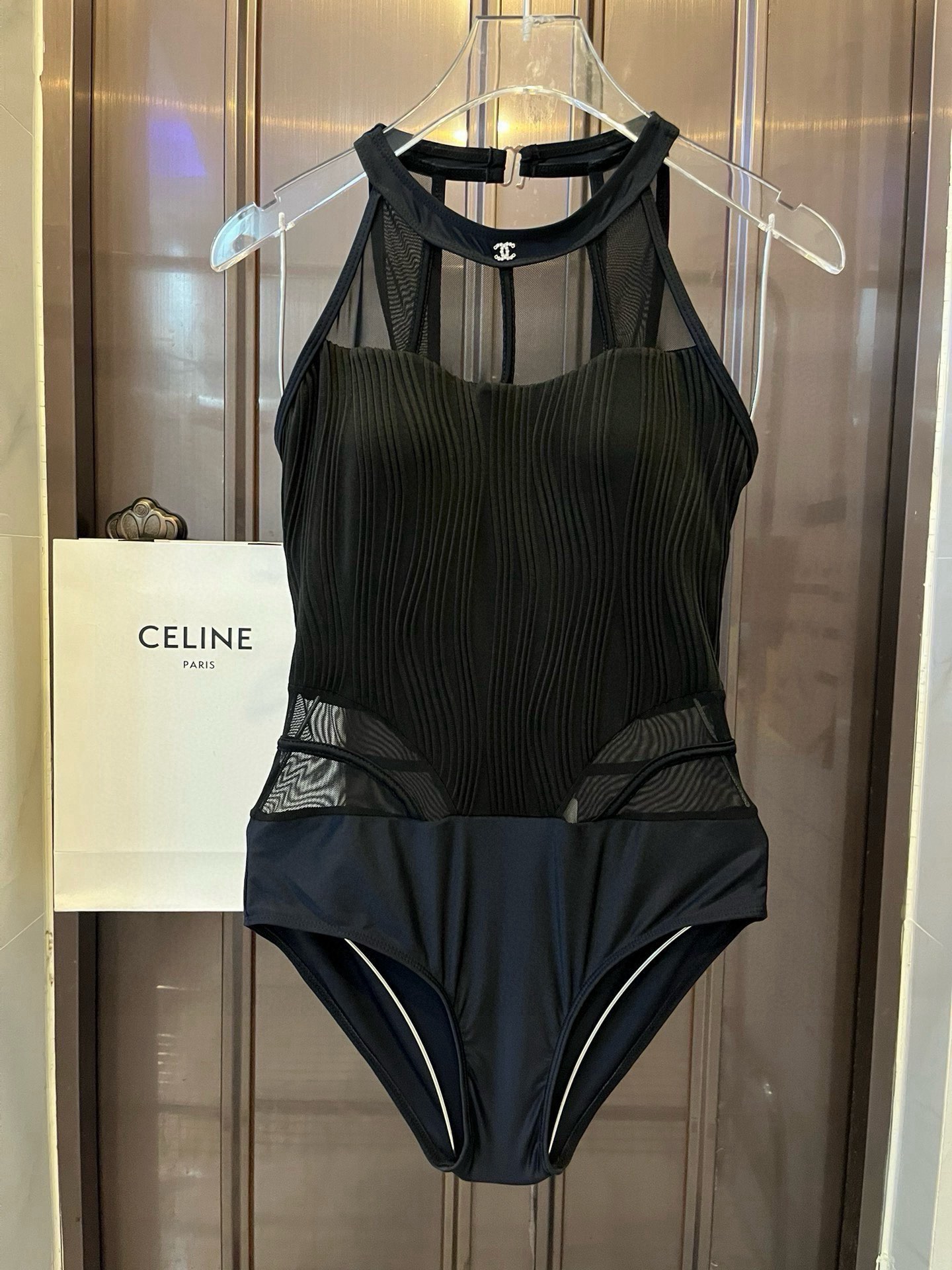 NO:373597,Chanel Chanel one-piece swimsuit suitable for a variety of scenes ♀Seaside, swimming pool, hot spring, water park, rafting can be worn inside or completely. The one-piece design covers the flesh and looks tall. The abdomen is a little fleshy and does not affect our beautiful beauty. The back design reveals the beautiful back. The fabric is breathable and comfortable. The quick-drying elastic swimsuit is easier to clean. S M L. xL swimsuits, swimsuits, bikinis, chanel, chanel, swimsuits, bikinis19860909 Chanel 香奈儿连体泳衣 适合多种场景的游泳衣♀海边 游泳池 温泉 水上乐园 漂流都可以内搭也完全可以 连体设计遮肉显高挑 腹部有点肉肉也不影响咱美美的 背面设计大露美背 面料透气舒适.速干弹性的游泳衣更加帖肤易清洗 码数S M L. xL泳衣泳裤比基尼,泳衣，泳裤，比基尼,chanel,chanel,swimsuits,bikinis,accessory