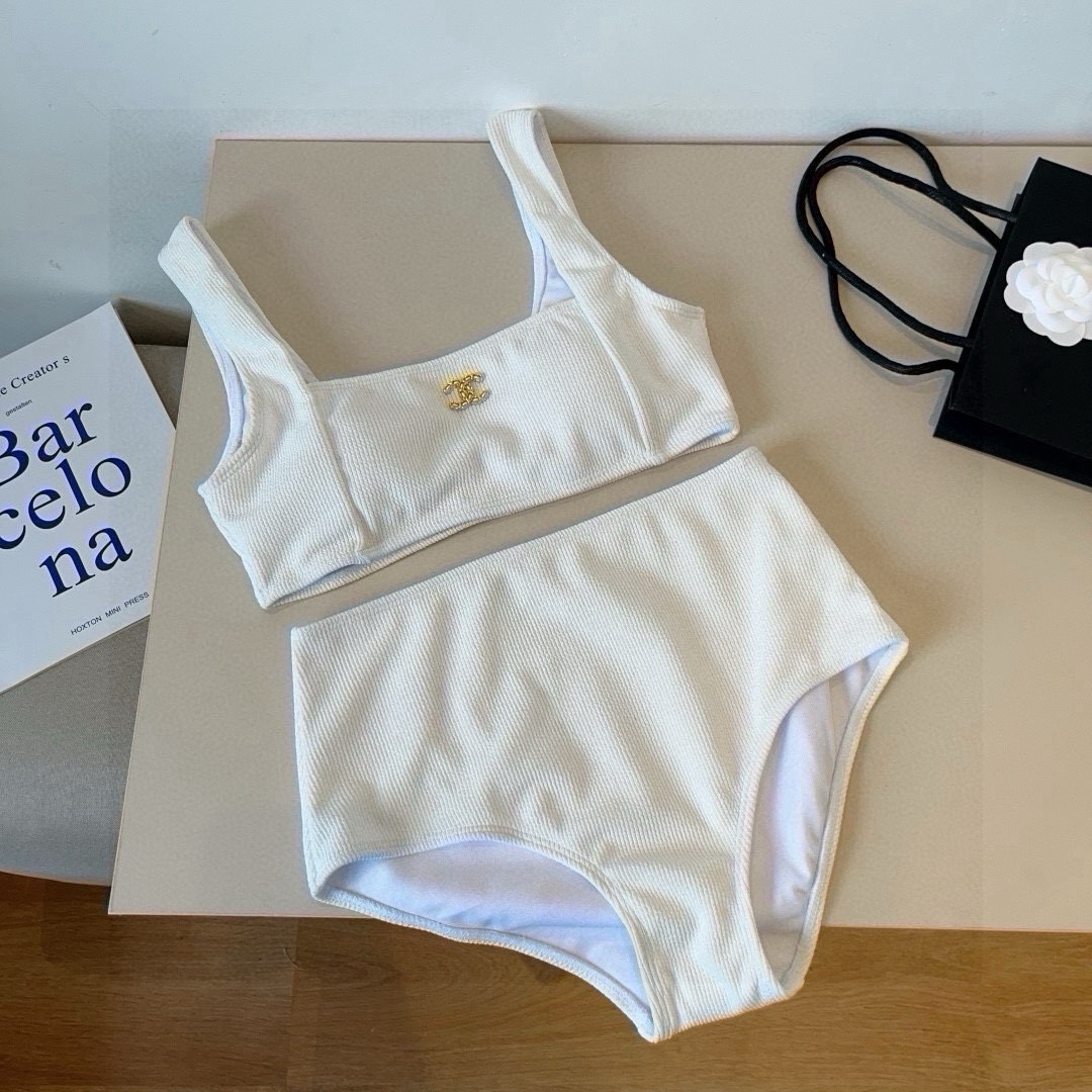NO:373635,Chanel Chanel split bikini swimsuit set, S M L XL swimsuit swimsuit bikini, swimsuit, swimsuit, bikini, chanel, chanel, swimsuits, bikinis19860909Chanel香奈儿分体比基尼泳衣套装,S M L XL泳衣泳裤比基尼,泳衣，泳裤，比基尼,chanel,chanel,swimsuits,bikinis,accessory