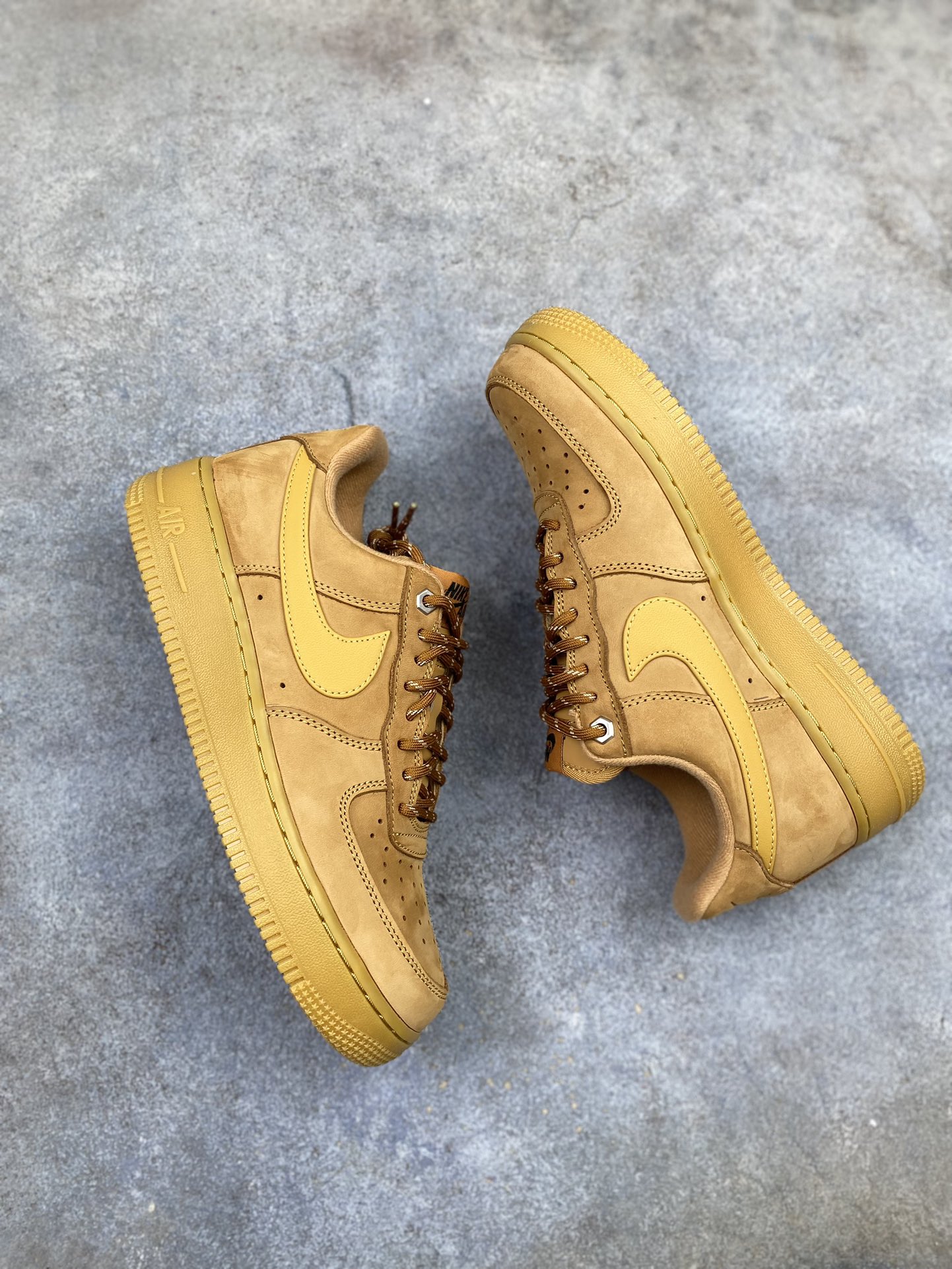 特价💰190 麂皮特价【NK】仓库现货 奥莱特价#NK Air Force 1 Low 07 LV8 "Wheat Flax" 空军一号低帮 小麦色 CJ9179-200 奥莱zp订单 直播间599 699一样的东西 帮你省钱 柔软、弹性十足的缓震性能和出色的中底设计 横跨复古与现代的外型结合 造就出风靡全球三十多年的Force 1 直到今天还深受青睐 SIZE：36 36.5 37.5 38 38.5 39 40 40.5 41 42 42.5 43 44 44.5 45