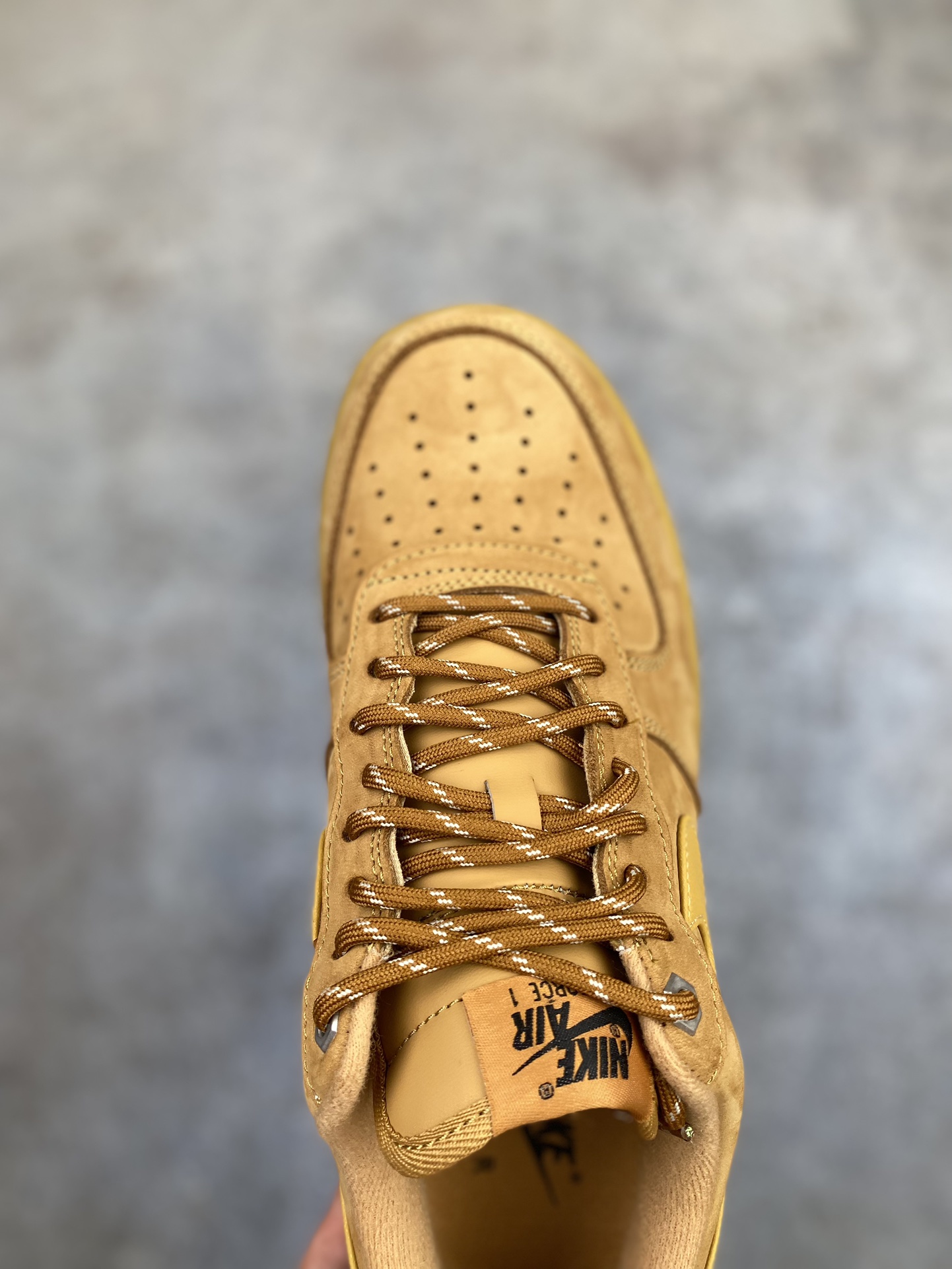 特价💰190 麂皮特价【NK】仓库现货 奥莱特价#NK Air Force 1 Low 07 LV8 "Wheat Flax" 空军一号低帮 小麦色 CJ9179-200 奥莱zp订单 直播间599 699一样的东西 帮你省钱 柔软、弹性十足的缓震性能和出色的中底设计 横跨复古与现代的外型结合 造就出风靡全球三十多年的Force 1 直到今天还深受青睐 SIZE：36 36.5 37.5 38 38.5 39 40 40.5 41 42 42.5 43 44 44.5 45