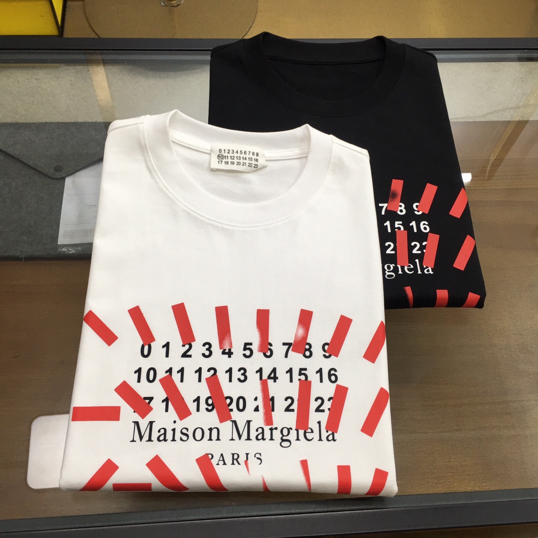 NO:499459,The new product [L.v...] was previously on the wrong price. The latest short-sleeved round-neck T-shirt in the first spring and summer 2025 counter is available. High-end customization and avant-garde and fashionable design!  Brand logo heavy craft design, high-end customized mercerated cloud cotton fabric, soft feel, comfortable to wear, exquisite counter-level car line, fine workmanship, invincible and handsome upper body effect!  A must-have item for handsome men!  The color is shown in the figure. Code number M-3XL, T-shirt,tees, t-shirt,alexander wang19860909新品【L.v...】之前上错价 2025春夏首发专柜最新款短袖圆领T恤 高端订制 设计前卫时尚！品牌logo重工艺设计 高端定制丝光云朵棉面料.手感柔软.穿着舒适.专柜级别精致车线.做工精细.上身效果无敌帅气！型男必备单品！ 颜色如图 码数M-3XL,,T-shirt,tees，t-shirt,alexander wang,Men's clothing