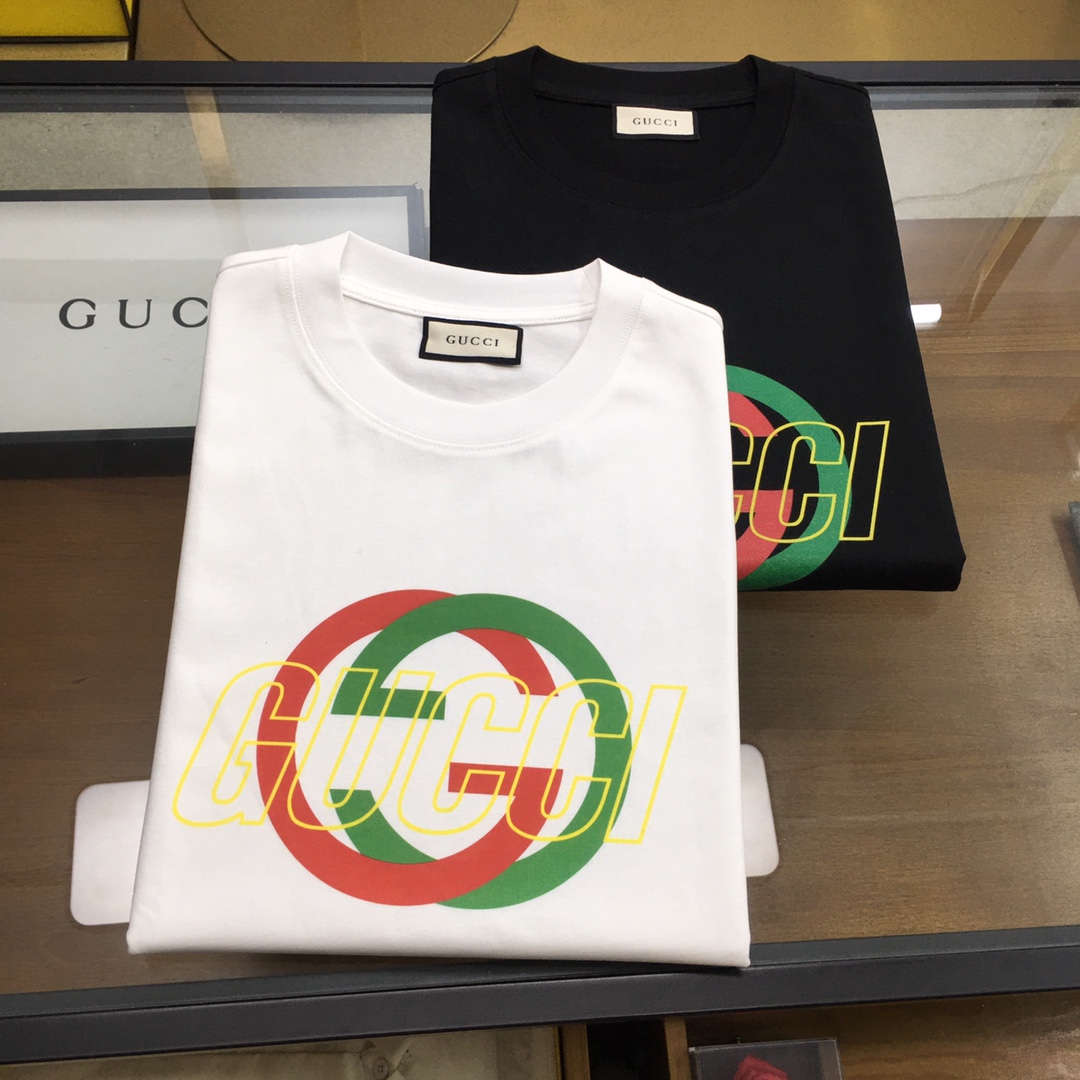 NO:499450,The new product [Gu.ci...] was previously on the wrong price. The latest short-sleeved round-neck T-shirt in the first spring and summer 2025 counter was launched. High-end customization and avant-garde and fashionable design!  Brand logo heavy craft design, high-end customized mercerated cloud cotton fabric, soft feel, comfortable to wear, exquisite counter-level car line, fine workmanship, invincible and handsome upper body effect!  A must-have item for handsome men!  The color is shown in the figure. Code number M-3XL, T-shirt,tees, t-shirt,alexander wang19860909新品【Gu.ci...】之前上错价 2025春夏首发专柜最新款短袖圆领T恤 高端订制 设计前卫时尚！品牌logo重工艺设计 高端定制丝光云朵棉面料.手感柔软.穿着舒适.专柜级别精致车线.做工精细.上身效果无敌帅气！型男必备单品！ 颜色如图 码数M-3XL,,T-shirt,tees，t-shirt,alexander wang,Men's clothing