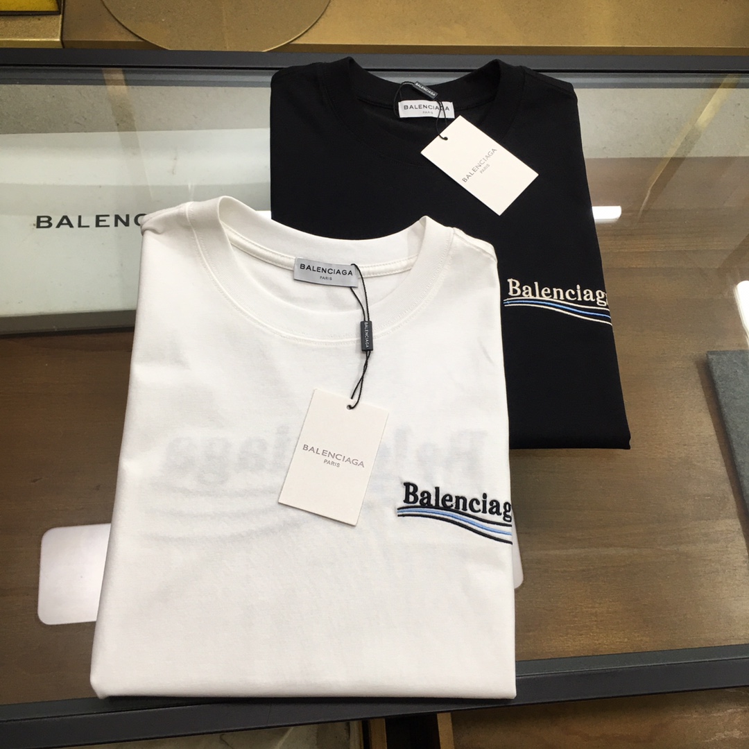 NO:494626,New product [BLCA...] The latest short-sleeved round-neck T-shirt in the first spring and summer counter, high-end customization, avant-garde and fashionable design!  Brand logo heavy craft design, high-end customized mercerated cloud cotton fabric, soft feel, comfortable to wear, exquisite counter-level car line, fine workmanship, invincible and handsome upper body effect!  A must-have item for handsome men!  The color is as shown in the figure. S-2XL, T-shirt,tees, t-shirt,alexander wang19860909新品【BLCA...】 春夏首发专柜最新款短袖圆领T恤 高端订制 设计前卫时尚！品牌logo重工艺设计 高端定制丝光云朵棉面料.手感柔软.穿着舒适.专柜级别精致车线.做工精细.上身效果无敌帅气！型男必备单品！ 颜色如图 码数S-2XL,,T-shirt,tees，t-shirt,alexander wang,Men's clothing