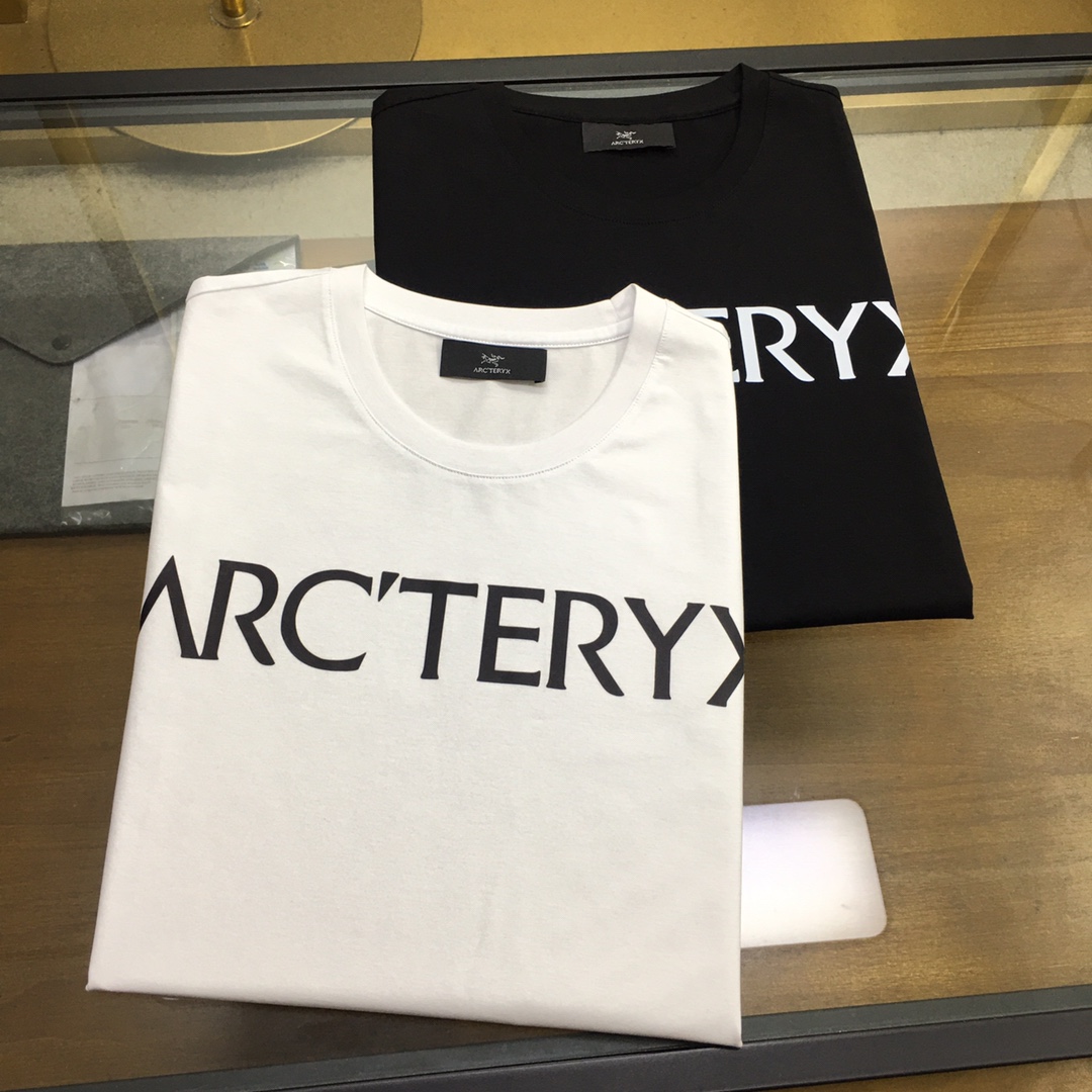 NO:494801,New top 'The First Ancestor...' 2025 summer new men's casual T-shirt, high-end customized pure cotton breathable fabric, breathable and micro-elastic, extremely comfortable, impeccable details, top-level auxiliary materials, original hardware design concept, delicate and soft feel!  The upper body style is excellent!  Size M-3xl, tees, t-shirt, alexander wang19860909新品上衣《始祖..》 2025夏季新款男士休闲T恤,高级定制纯棉透气面料 透气微弹舒适度极高,细节无可挑剔,顶级辅料配备,原版五金设计理念,手感细腻柔软！上身版型超赞！尺码M-3xl,,tees，t-shirt,alexander wang,Men's clothing