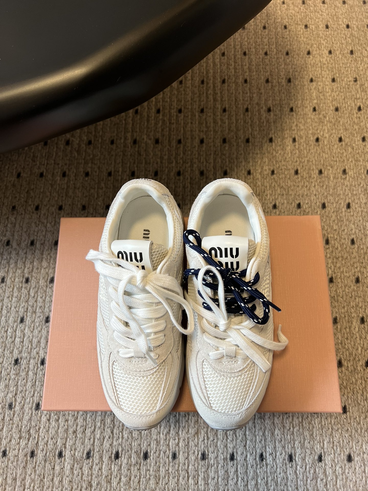 NO:482822,Miumiu 25ss Spring and summer new style, thick sole, sports and casual shoes, heightened daddy shoes mesh colored cowhide running shoes, simple style, ultra-light original molded sole, perfect foot feel, easy to wear, heightened 5cm Size: #35-40 (40 custom made, no return or exchange), casual shoes/sports, miumiu, sneakers, cowhide19860909miumiu 25ss 春夏新款 厚底 运动休闲鞋 增高老爹鞋网面擦色牛皮跑步鞋 简约造型,超轻原版开模鞋底,脚感妥妥满分 好穿好搭,增高5cm Size: #35-40 (40 定做不退换）,休闲鞋/运动鞋,miumiu,sneakers,cowhide,Women's Shoes