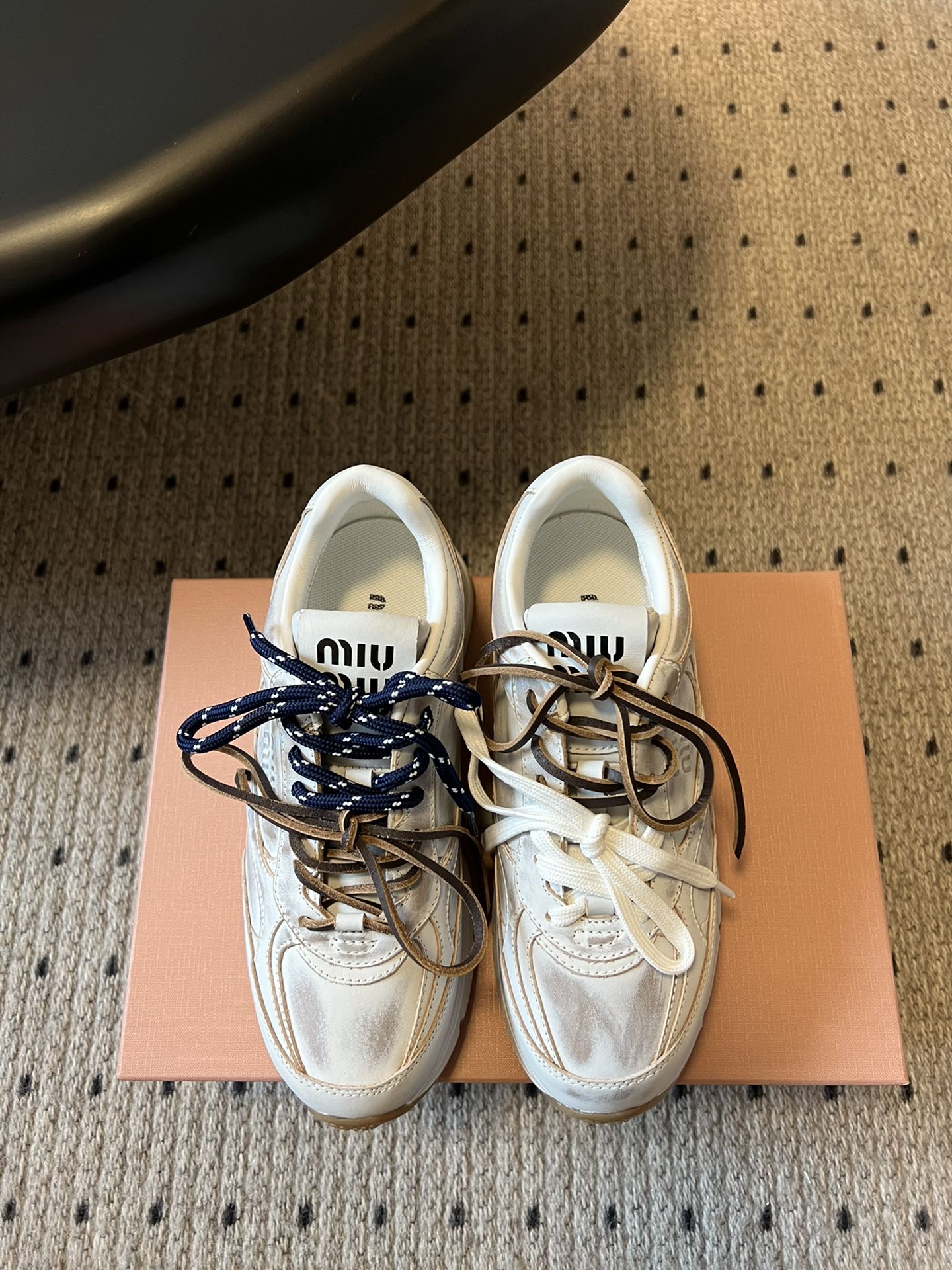 NO:408342,Purchase grade miumiu 25ss new spring and summer style thick sole sports and casual shoes Simple style, ultra-light original molded sole, perfect foot feel, easy to wear and match, height 5cm Size: #35-40 (40 custom made without return) mesh leather surface, casual shoes/sports shoes, miumiu, sneakers19860909代购级 miumiu 25ss 春夏新款 厚底 运动休闲鞋 简约造型,超轻原版开模鞋底,脚感妥妥满分 好穿好搭,增高5cm Size: #35-40 (40 定做不退换） 网 皮面,休闲鞋/运动鞋,miumiu,sneakers,Women's Shoes