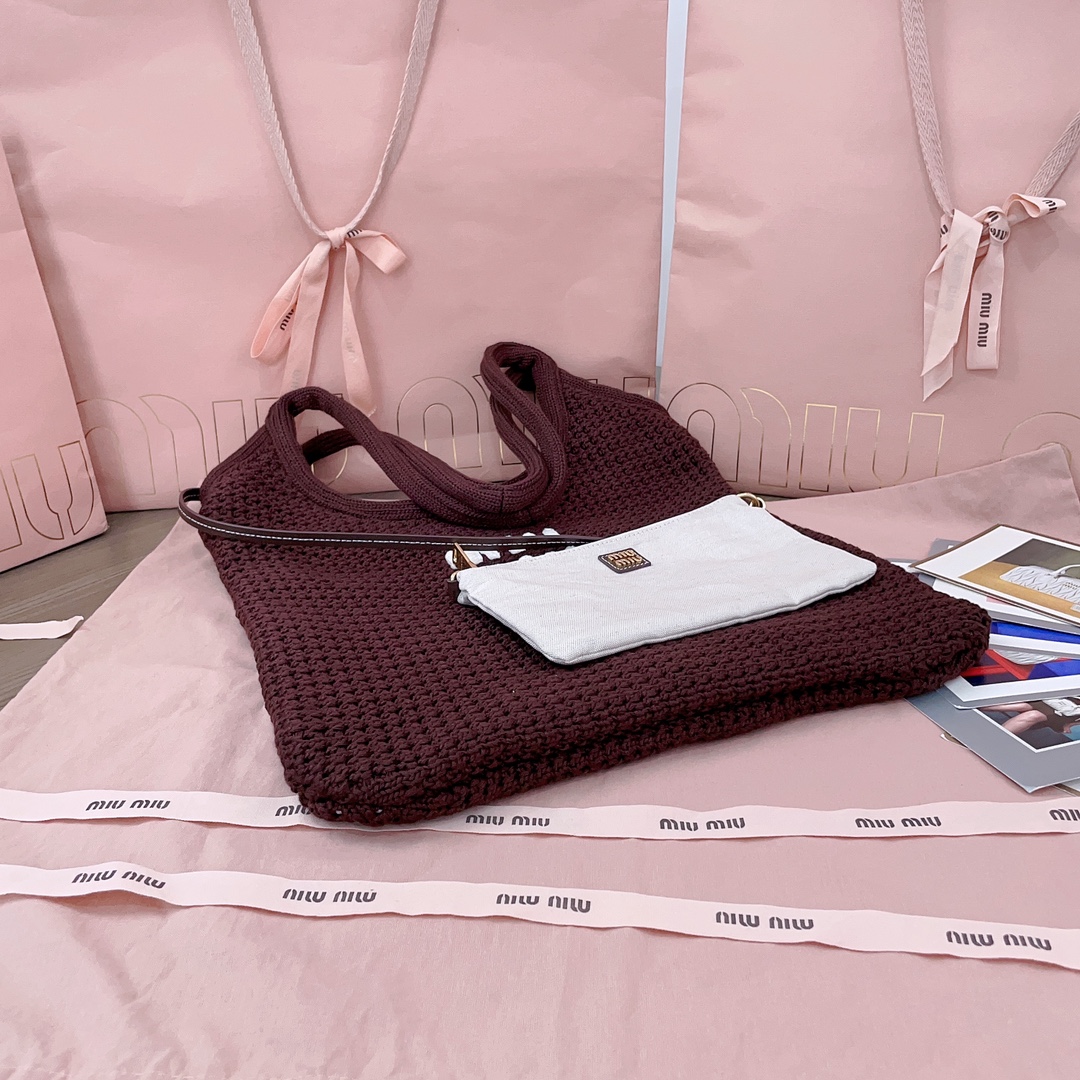 Miu Miu Knitted Tote Bag with Detachable Pouch - Spacious & Lightweight 5 i1748051473 8124 3