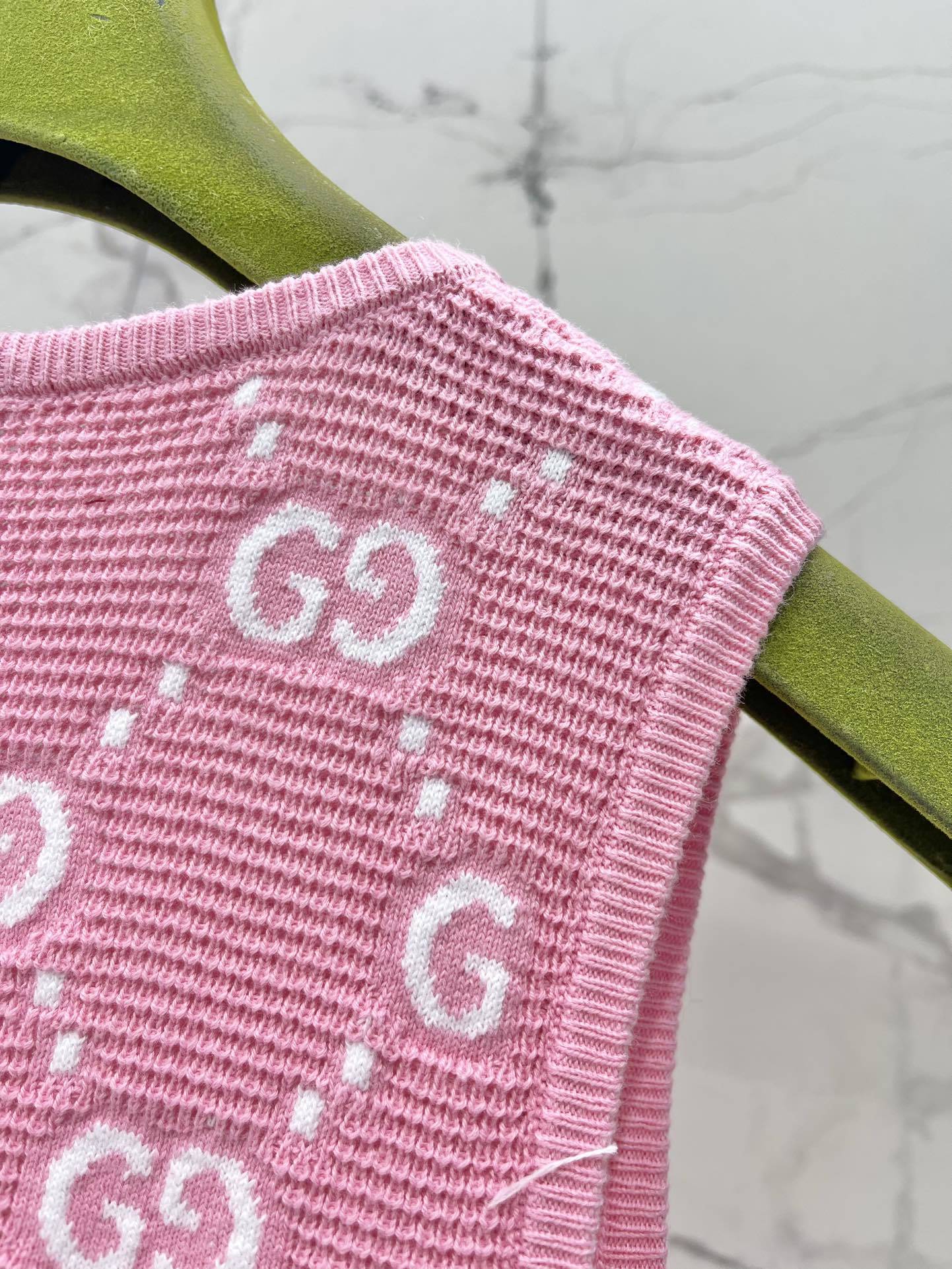 𝗚𝗨𝗖𝗖* 古驰新款老花通体缀饰双G嵌一系列
经典条纹双G Logo搭配复古老花设计,复古风情直接拉满