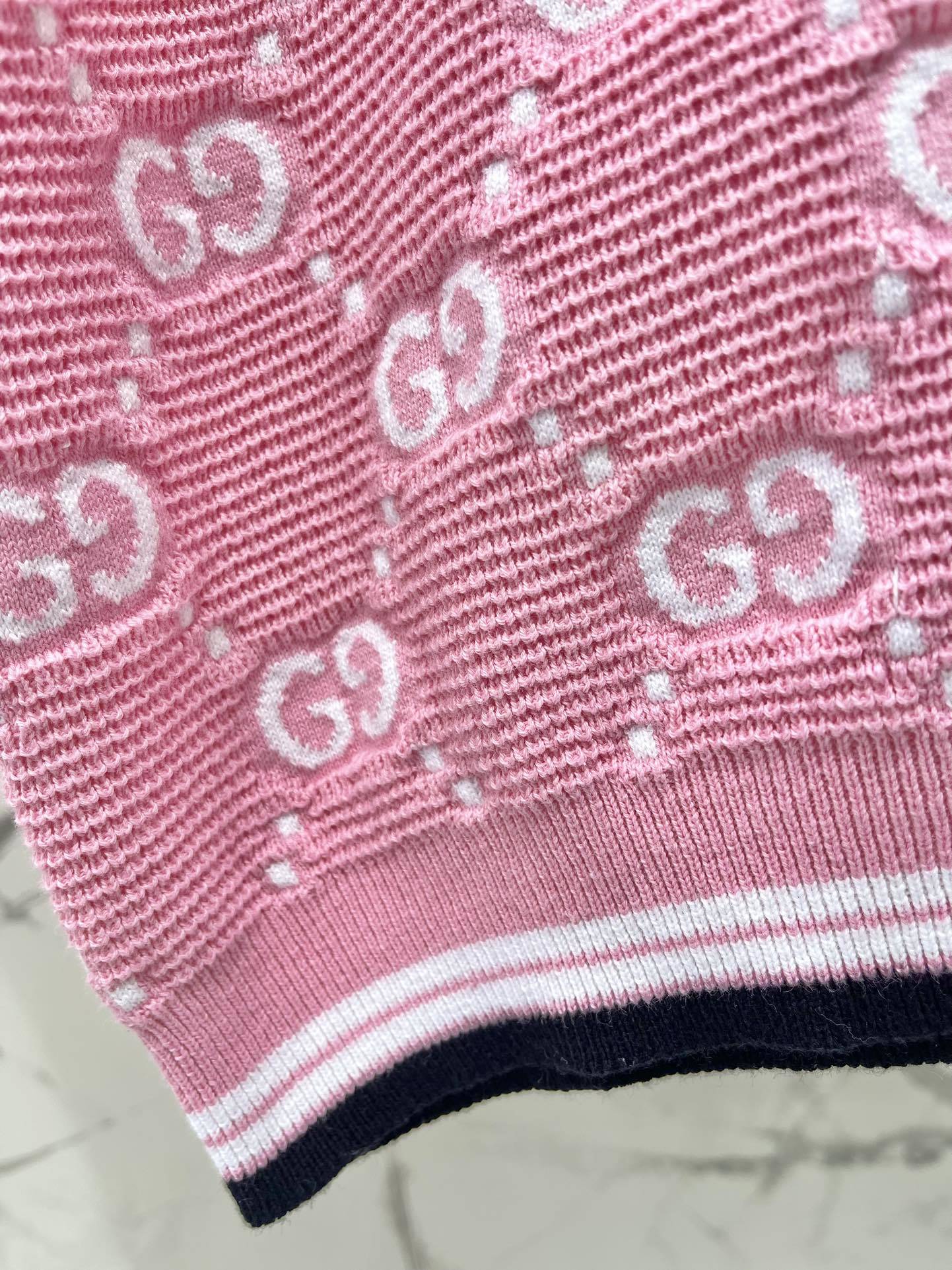 𝗚𝗨𝗖𝗖* 古驰新款老花通体缀饰双G嵌一系列
经典条纹双G Logo搭配复古老花设计,复古风情直接拉满