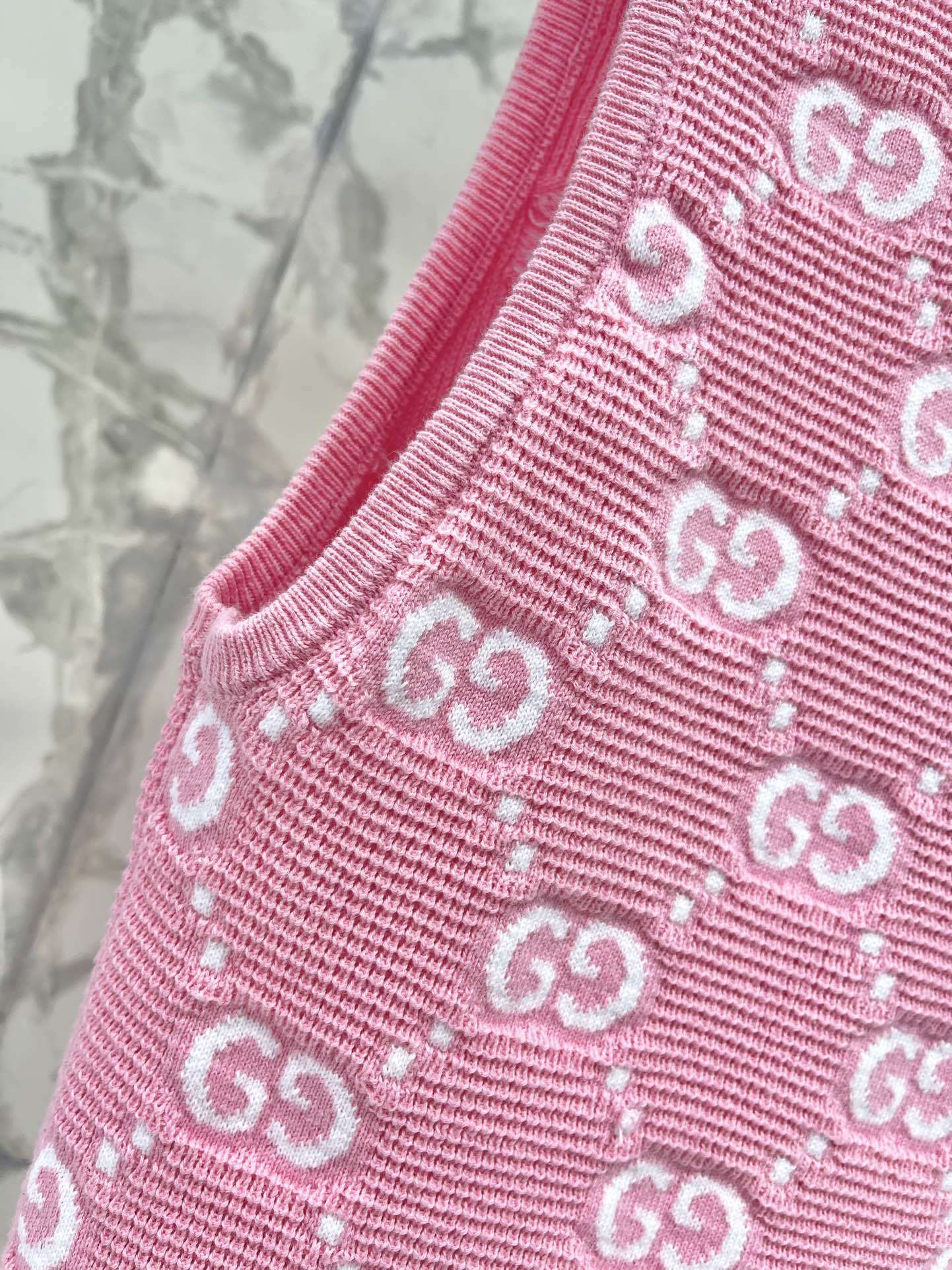 𝗚𝗨𝗖𝗖* 古驰新款老花通体缀饰双G嵌一系列
经典条纹双G Logo搭配复古老花设计,复古风情直接拉满