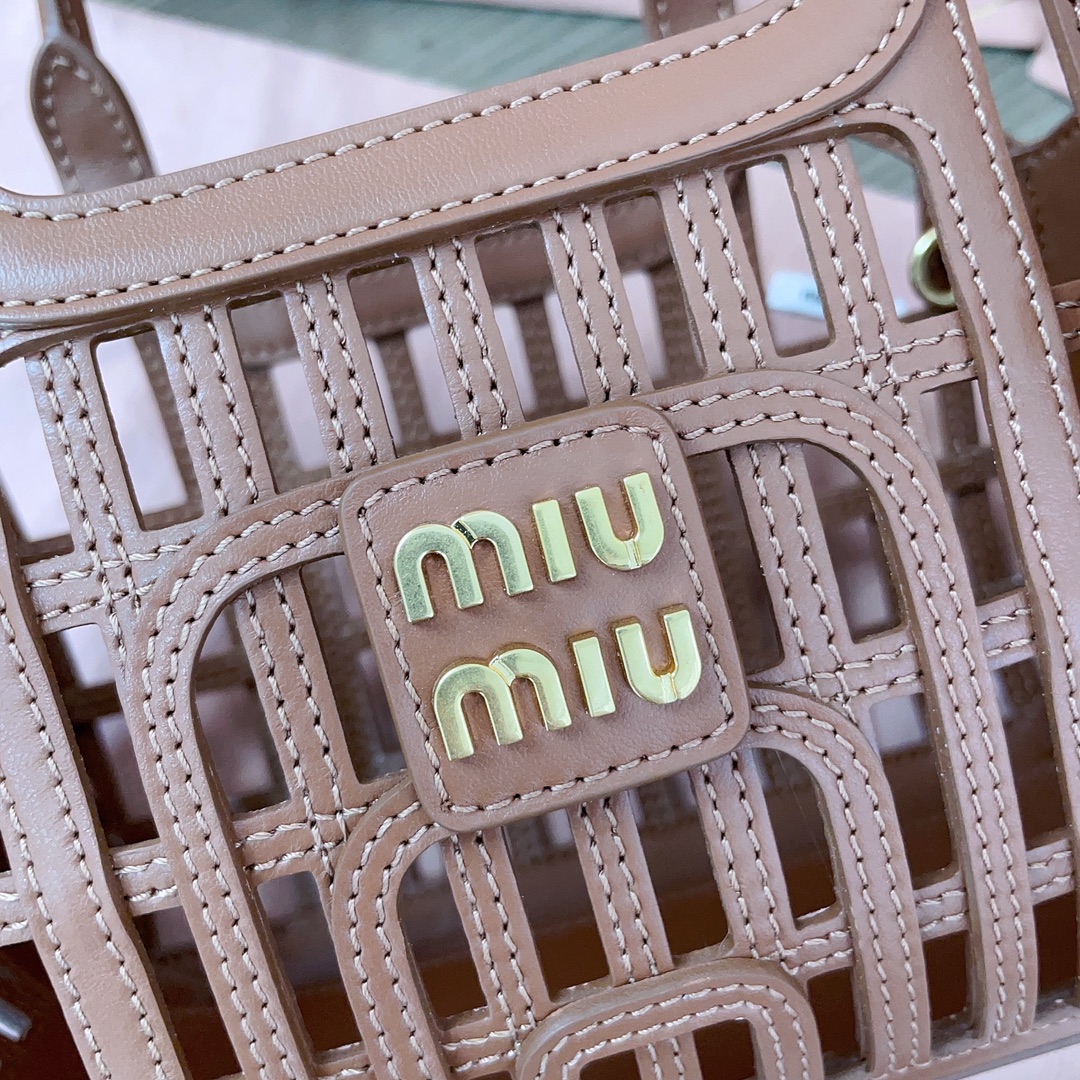 Miu Miu Woven Nappa Leather Handbag: Summer Style with Detachable Strap 7 i1748053317 3046 6