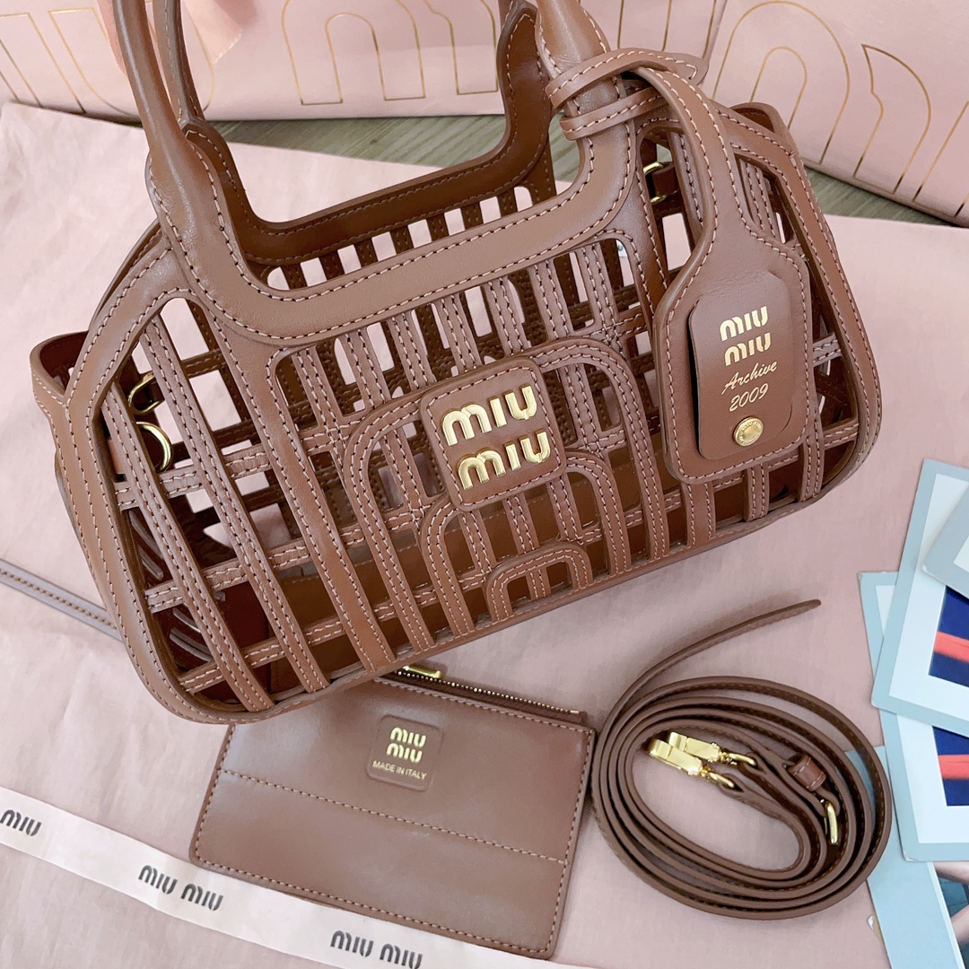Miu Miu Woven Nappa Leather Handbag: Summer Style with Detachable Strap 6 i1748053317 5230 4
