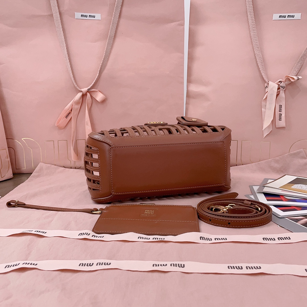 Miu Miu Woven Nappa Leather Handbag: Summer Style with Detachable Strap 5 i1748053317 9583 3