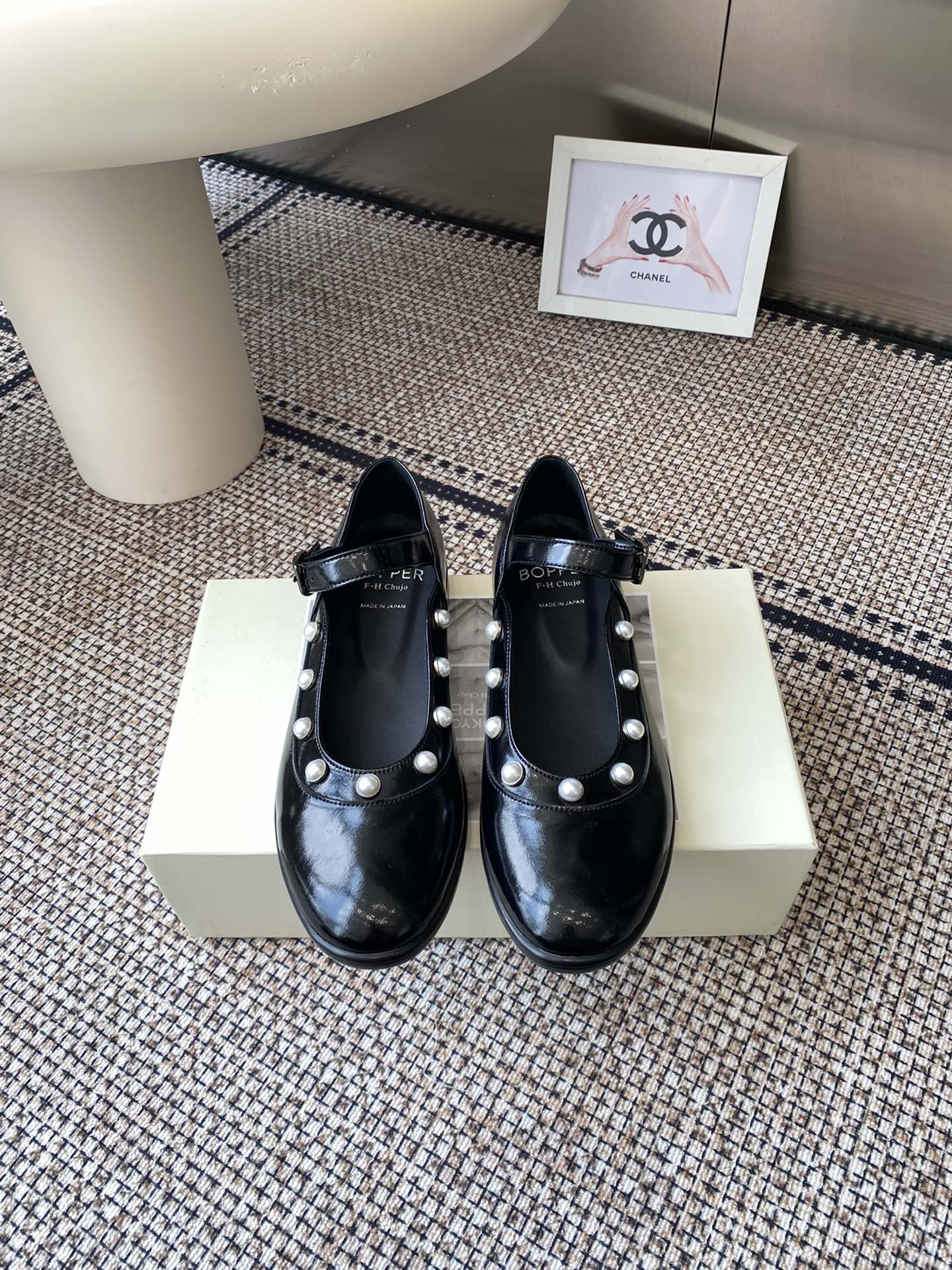 NO:512075,Tokyo Bopper 25ss Spring and Summer New Pearl Mary Jane Leather Shoes Niche Trendy Brands Really beautiful New Niche Brands Every color looks good and has a unique design Every pair is handmade with flowers and beautiful flowers. Each color has a unique outfit. Every style matches are exclusive to everyone. Beauty is different. The foot is super comfortable and the style is also very friendly. It uses original imported cowhide upper, inner foot pad sheepskin Original custom Italian original outsole. Size 35-40 (40 customized), single shoes Mary Jane, mary jane, cowhide, sheepskin19860909Tokyo Bopper 25ss春夏新款珍珠 玛丽珍小皮鞋 小众潮牌 真的的美死了新款小众品牌 每一个颜色都很好看 具有独特的设计 每一双都是手工制作 鞋面繁花 有繁花似锦的美意 每一个款颜色都有独特的穿搭 搭配出的每种风格 都是每个人的专属 美丽各有不同 上脚超级舒适 版型也很友好. 采用原版进口牛皮鞋面 内里垫脚羊皮 原版定制意大利原版大底 码数35-40（40 定做）,单鞋玛丽珍,mary jane,cowhide,sheepskin,Women's Shoes