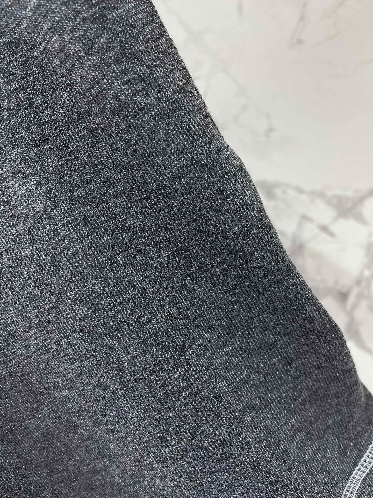 Polo 刺绣撞色小马扎线短袖

精致的小马刺绣给萌化了！🐎💖 刺绣细节超级到位，小马的表情都栩栩如生，