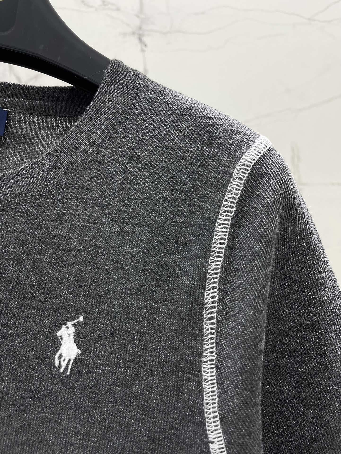 Polo 刺绣撞色小马扎线短袖

精致的小马刺绣给萌化了！🐎💖 刺绣细节超级到位，小马的表情都栩栩如生，