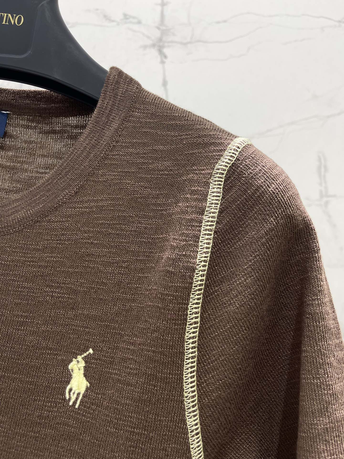 Polo 刺绣撞色小马扎线短袖

精致的小马刺绣给萌化了！🐎💖 刺绣细节超级到位，小马的表情都栩栩如生，