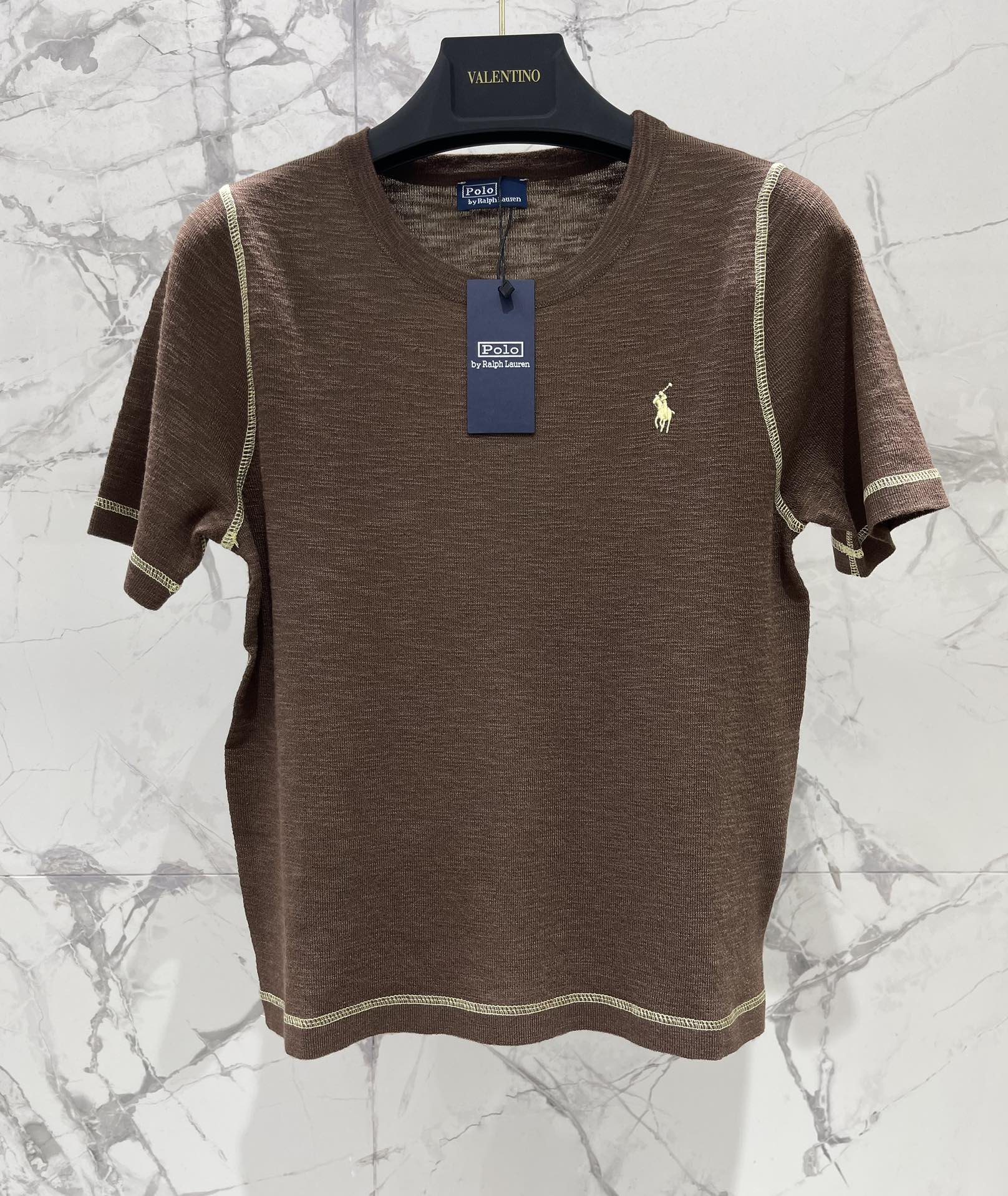 Polo 刺绣撞色小马扎线短袖

精致的小马刺绣给萌化了！🐎💖 刺绣细节超级到位，小马的表情都栩栩如生，