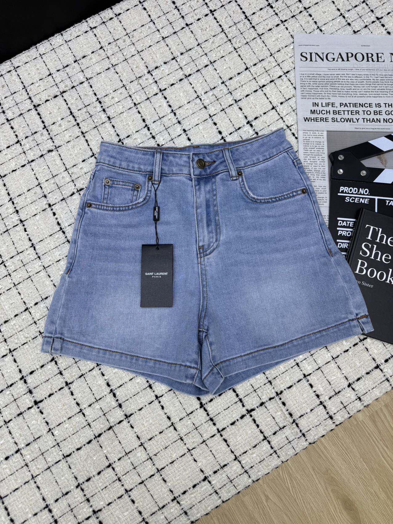 NO:416224,Long-legged bomber Sain* Lauren*25s classic embroidered logo denim shorts The most versatile hot pants in summer The wash color is very beautiful, the real thing is very high-end, the upper body is very slim, real name recommendation, casual and lazy, versatile and worry-free Three colors 26-27-28-29-30.,,saint laurent, shorts,alexander wang19860909长腿轰炸机 Sain* Lauren*25s经典刺绣logo牛仔短裤 夏季最最百搭的热裤 洗水颜色很好看 实物很高级 上身亲测很显瘦 实名推荐 休闲慵懒 百搭无烦恼 三色26-27-28-29-30.,,saint laurent,shorts,alexander wang,Women's clothing