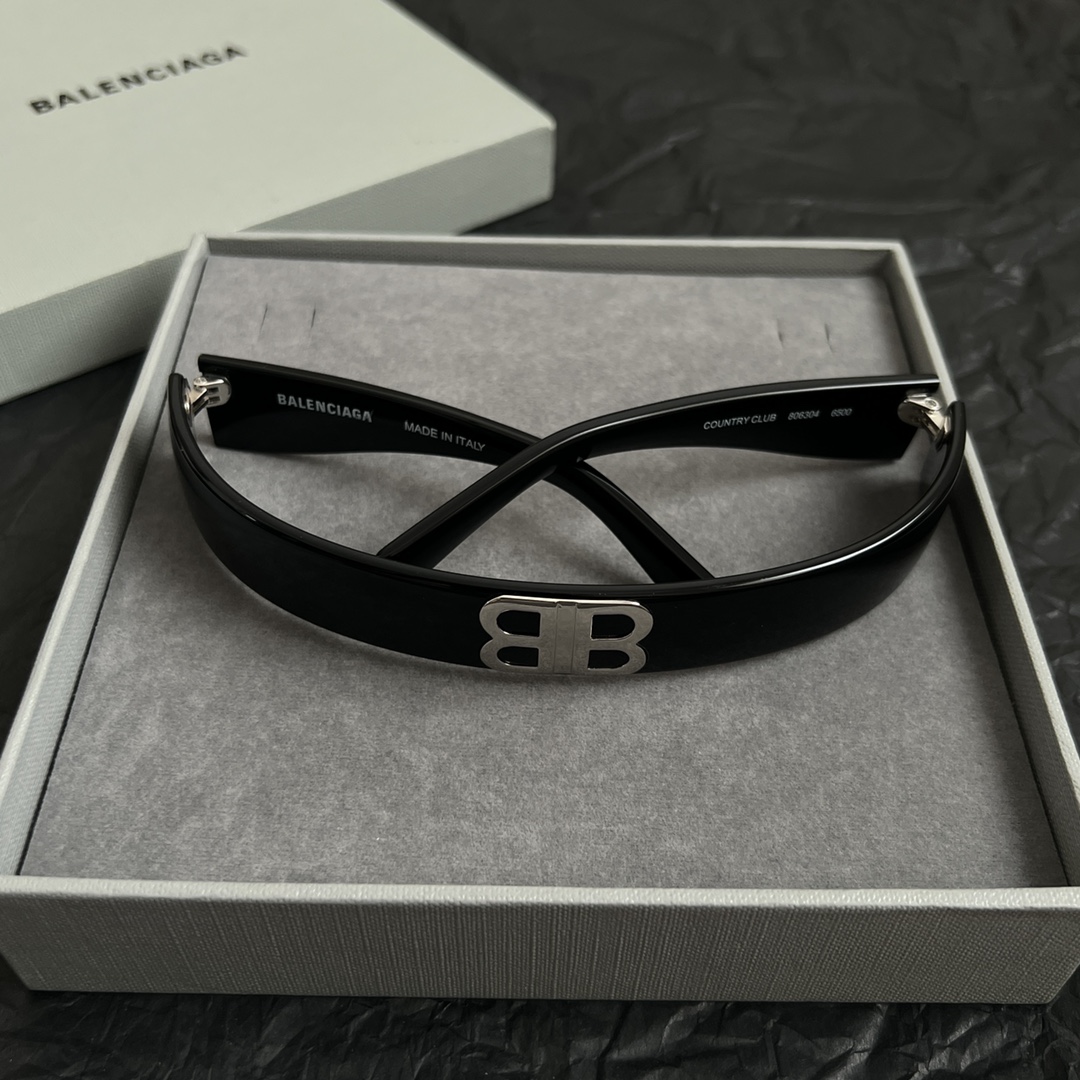 】巴黎世家 Balenciaga 发捆  复古风 简单大方 大牌金质感饱满 ，搭配衣服超好看 ！