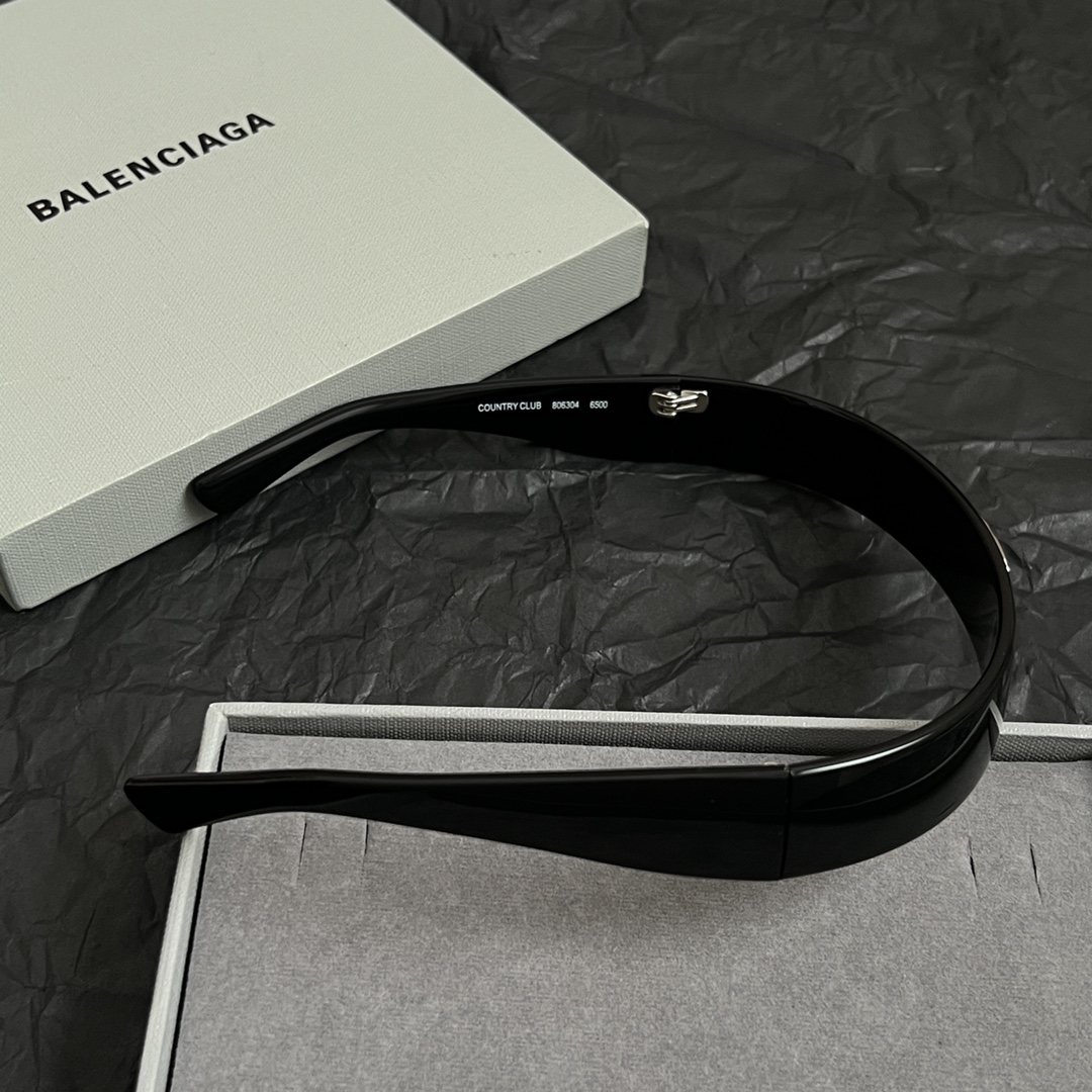 】巴黎世家 Balenciaga 发捆  复古风 简单大方 大牌金质感饱满 ，搭配衣服超好看 ！