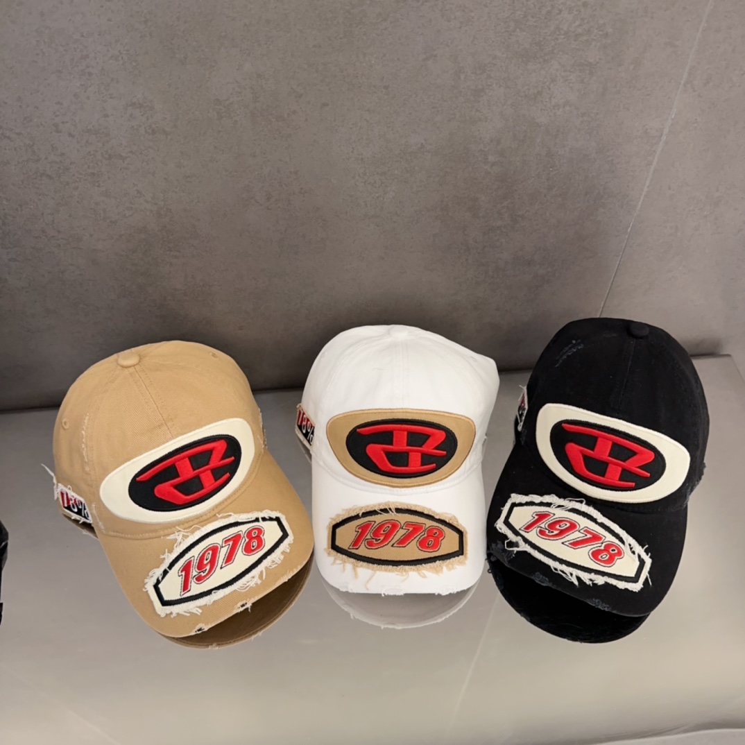 


Diesel 迪赛 棒球帽🧢 。棒球帽🧢，出街必备超好搭配，高品质 内标齐全，赶紧入手！