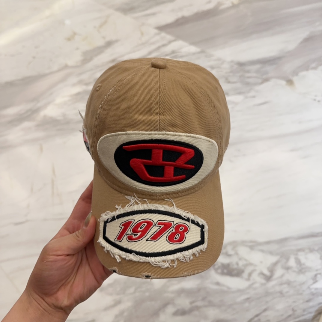 


Diesel 迪赛 棒球帽🧢 。棒球帽🧢，出街必备超好搭配，高品质 内标齐全，赶紧入手！