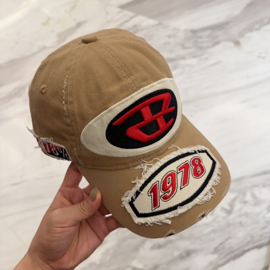 


Diesel 迪赛 棒球帽🧢 。棒球帽🧢，出街必备超好搭配，高品质 内标齐全，赶紧入手！